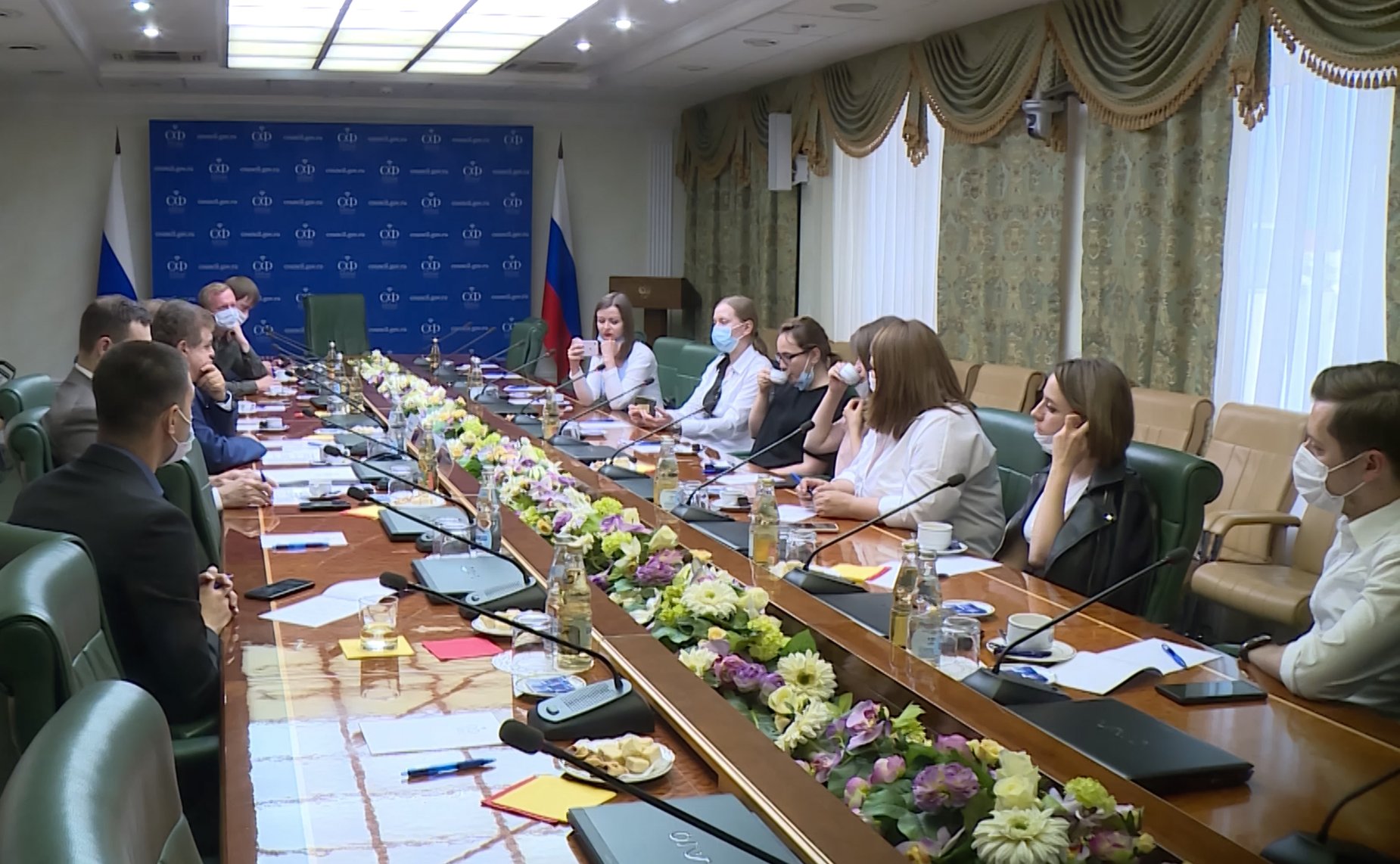 Встреча первого заместителя председателя Комитета СФ по международным делам Владимира Джабарова с молодыми представителями политических, общественных, научных и деловых кругов Республики Молдова