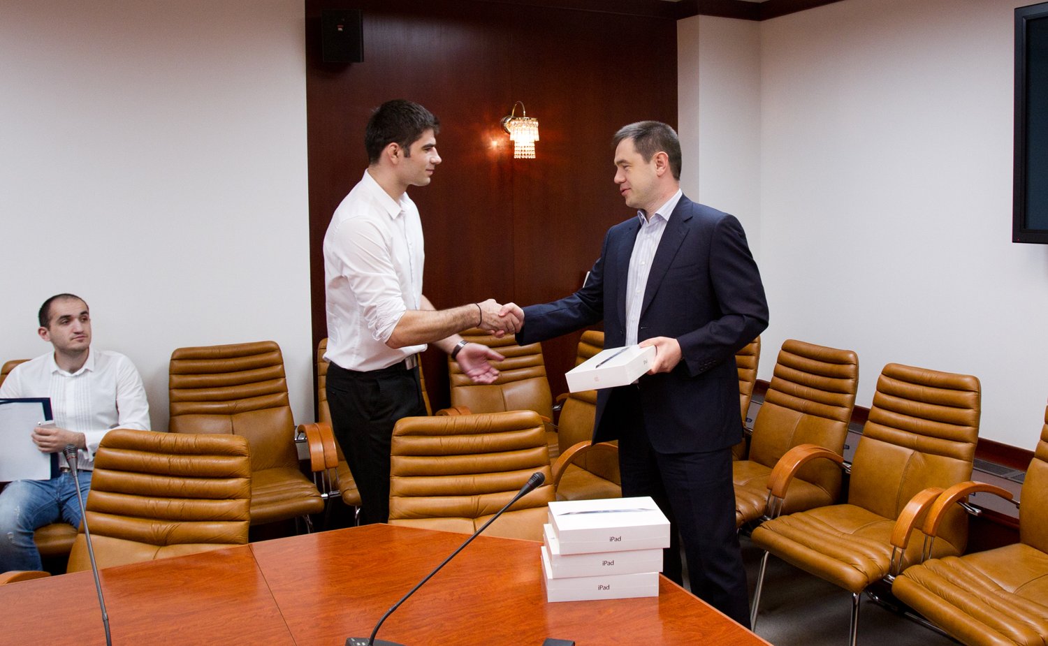 А. Кажаров и М. Хапсироков встретились c выпускниками-отличниками московских вузов