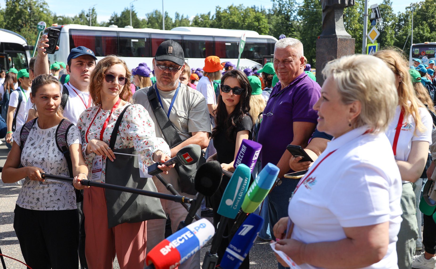 Участники культурно-образовательного проекта «Поезд Памяти» посещают город Санкт-Петербург