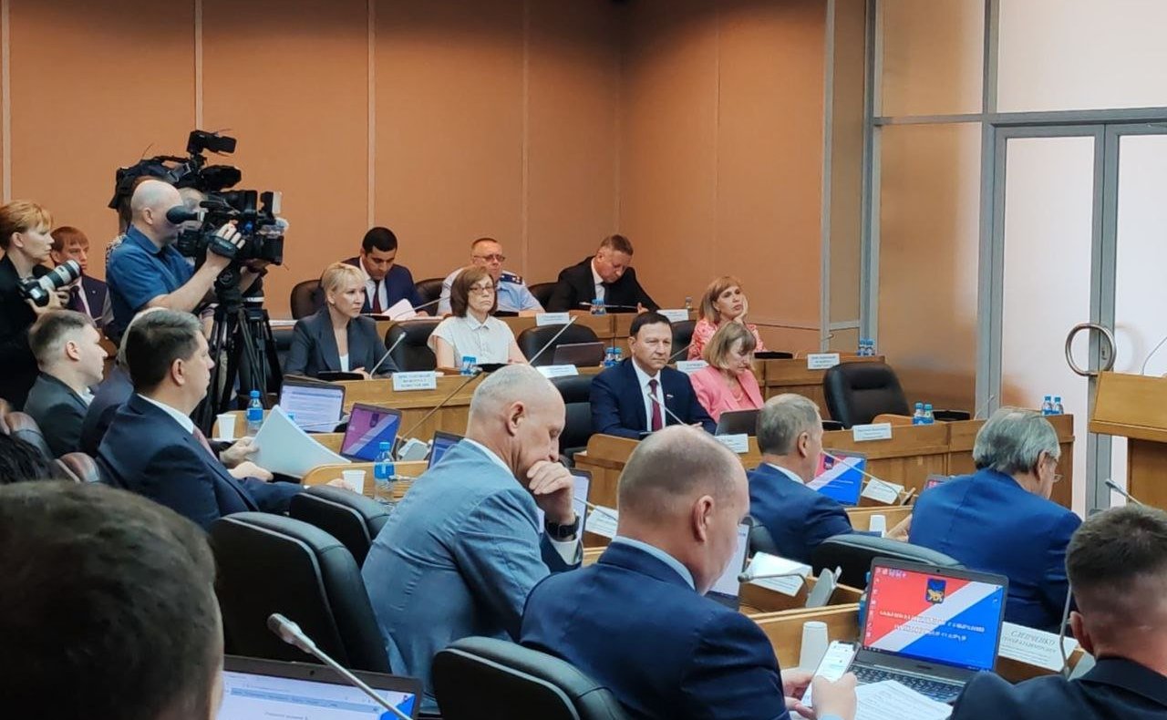 Александр Ролик принял участие в заседании Законодательного Собрания Приморья и провёл совещание в краевом Ситуационном центре