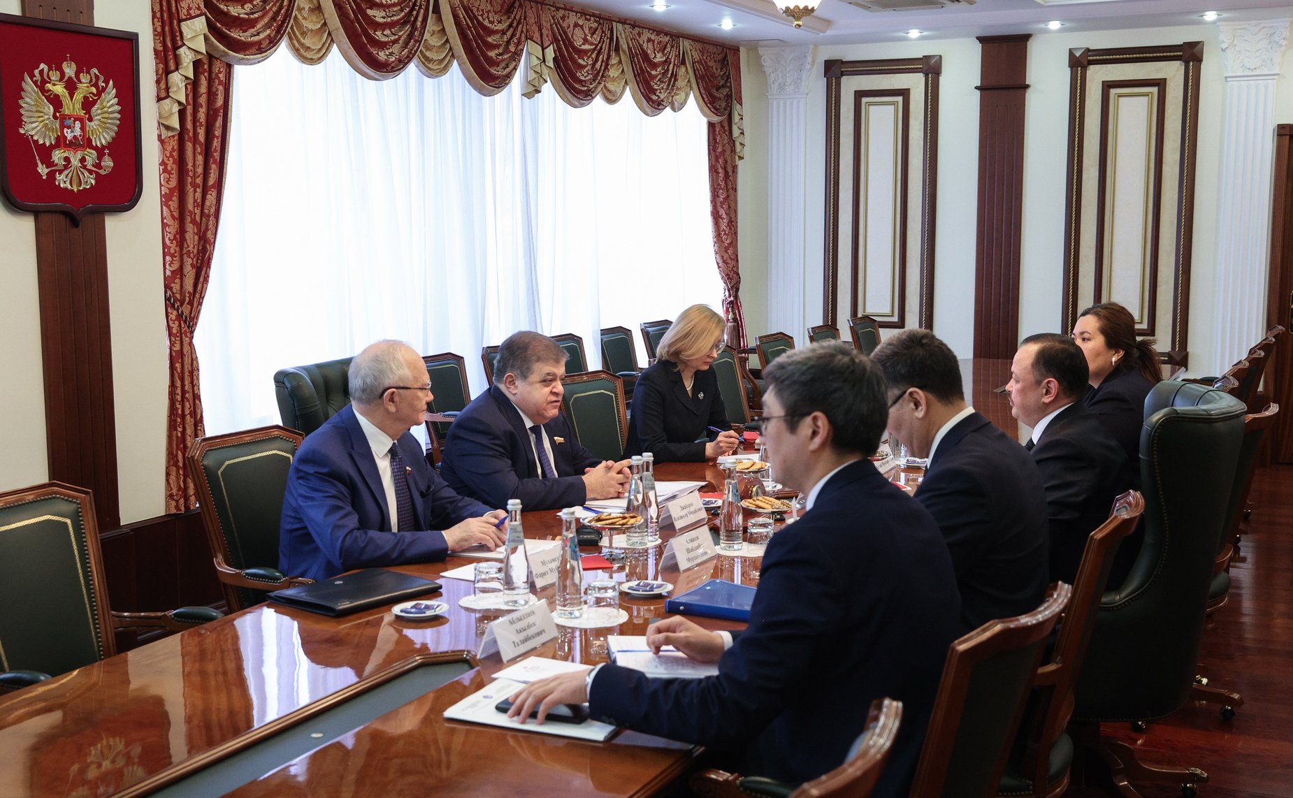 Владимир Джабаров провел встречу с председателем Комитета Жогорку Кенеша Киргизской Республики по международным делам, обороне, безопасности и миграции Уланом Примовым