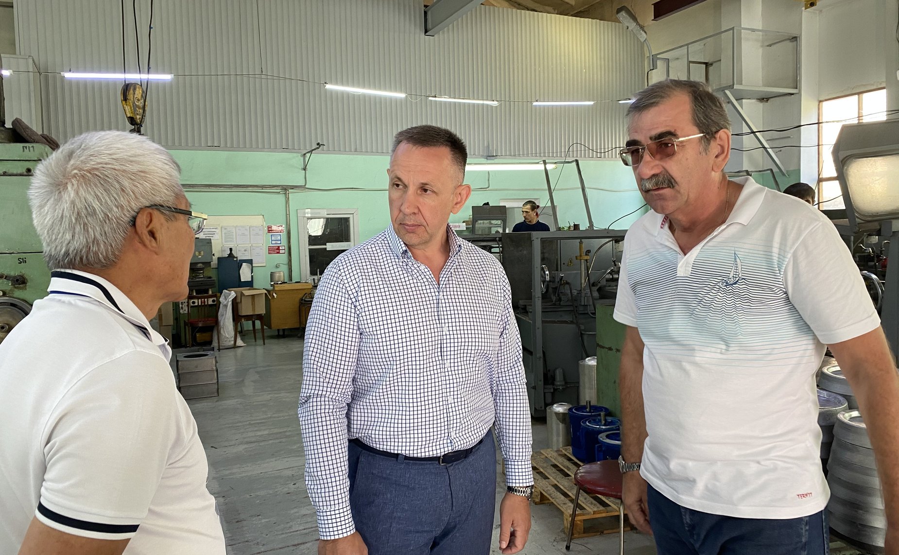 Сенатор Олег Алексеев осмотрел саратовское предприятие «НИТИ-Тесар»