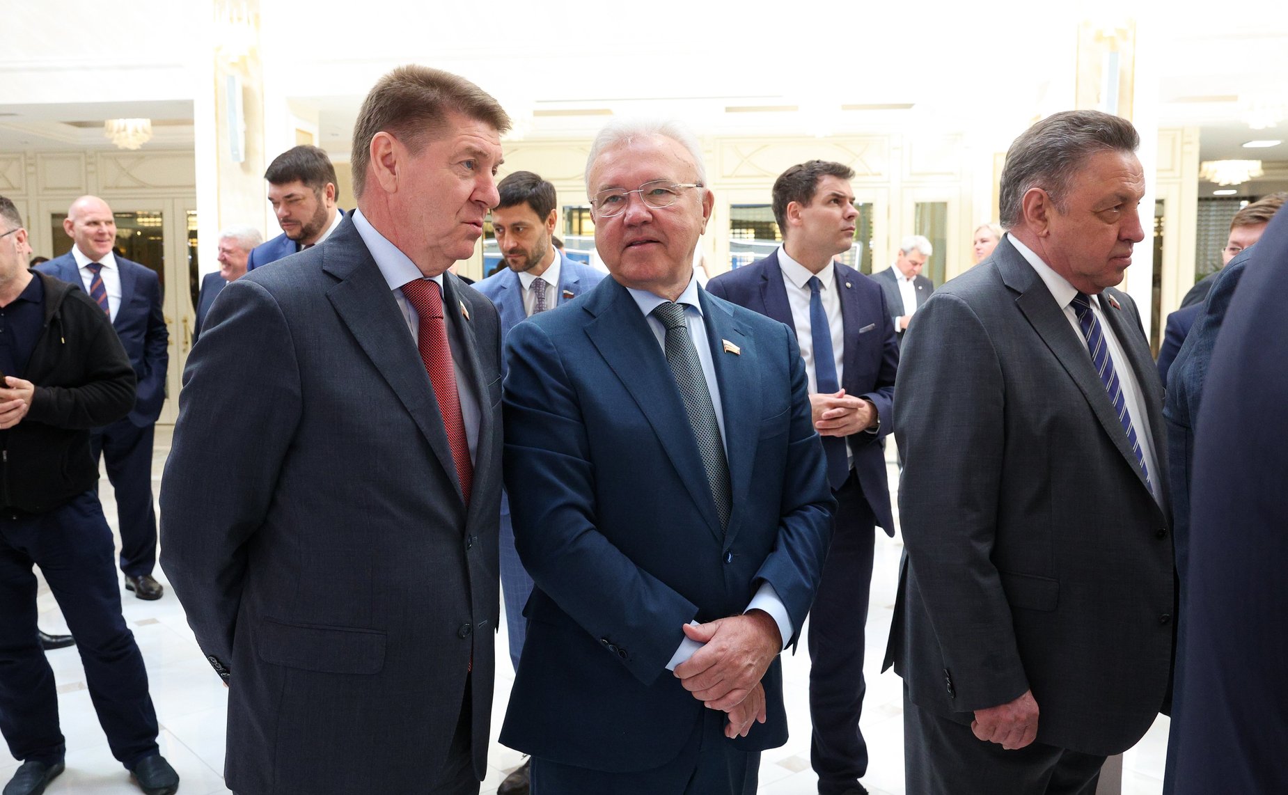 Валентина Матвиенко и Герман Греф осмотрели выставку «Сбербанка России»