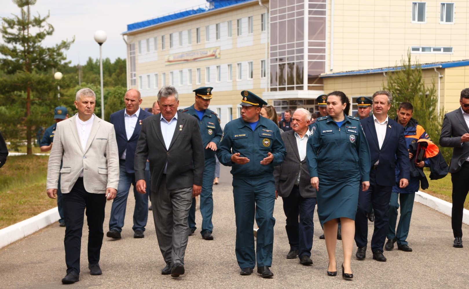 Юрий Воробьев и заместитель Председателя Совета Республики Национального собрания Республики Беларусь Валерий Бельский приняли участие в мероприятиях каникулярной профориентационной школы «За безопасность!»