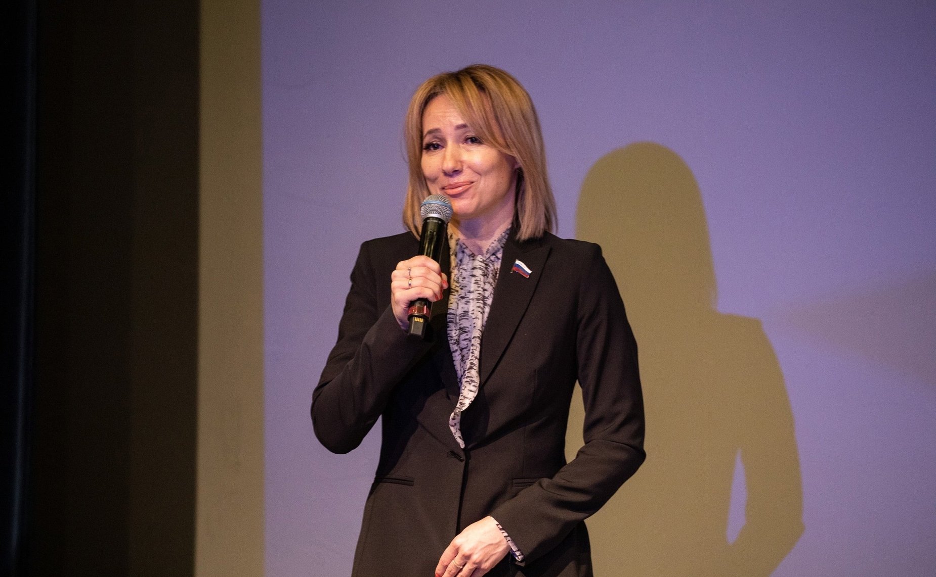 Татьяна Сахарова на Поклонной горе в Москве приняла участие в торжественном мероприятии, посвященном 70-летию закладки легкого крейсера «Мурманск»