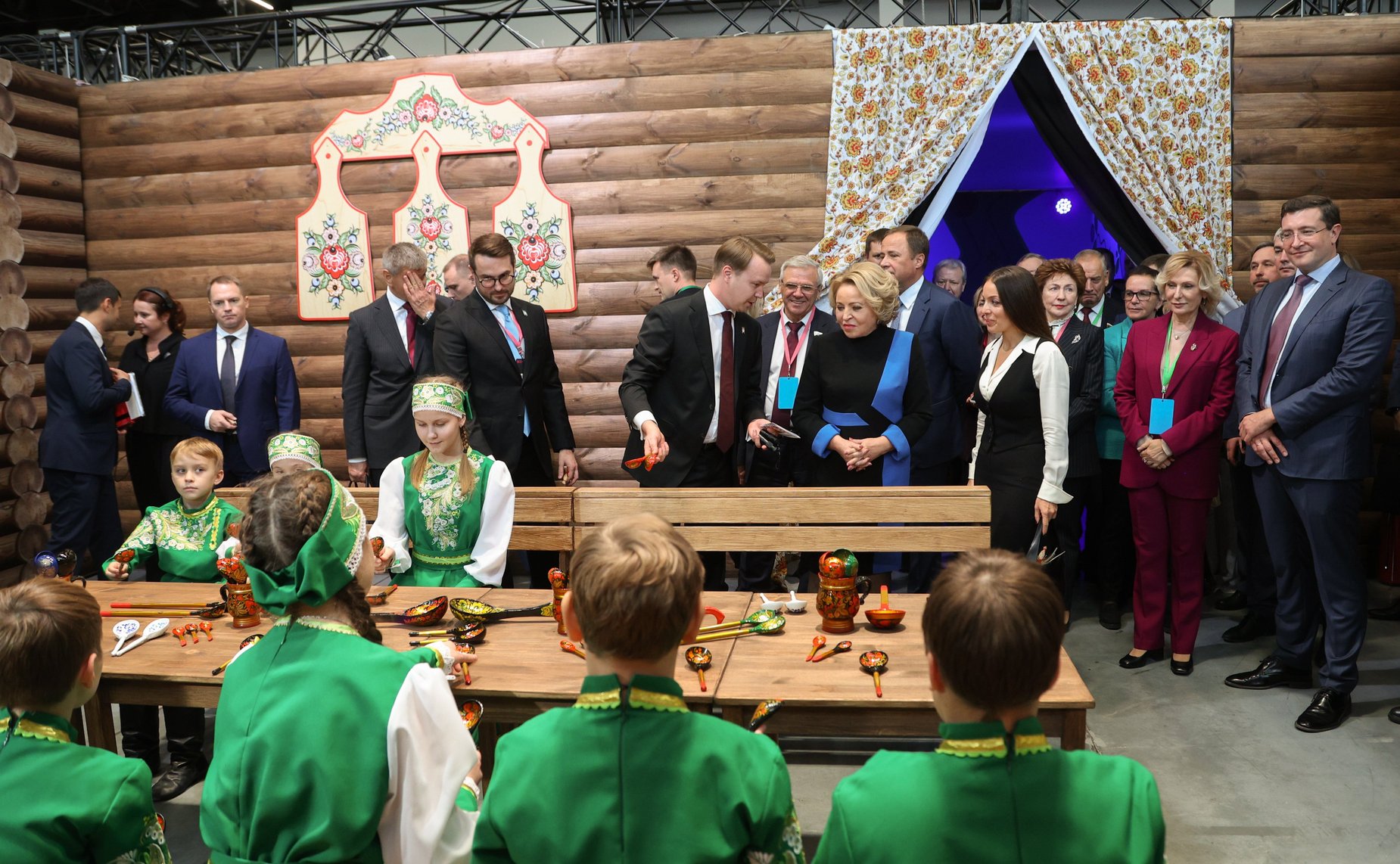 Осмотр экспозиции «Нижний Новгород — столица детского туризма России»