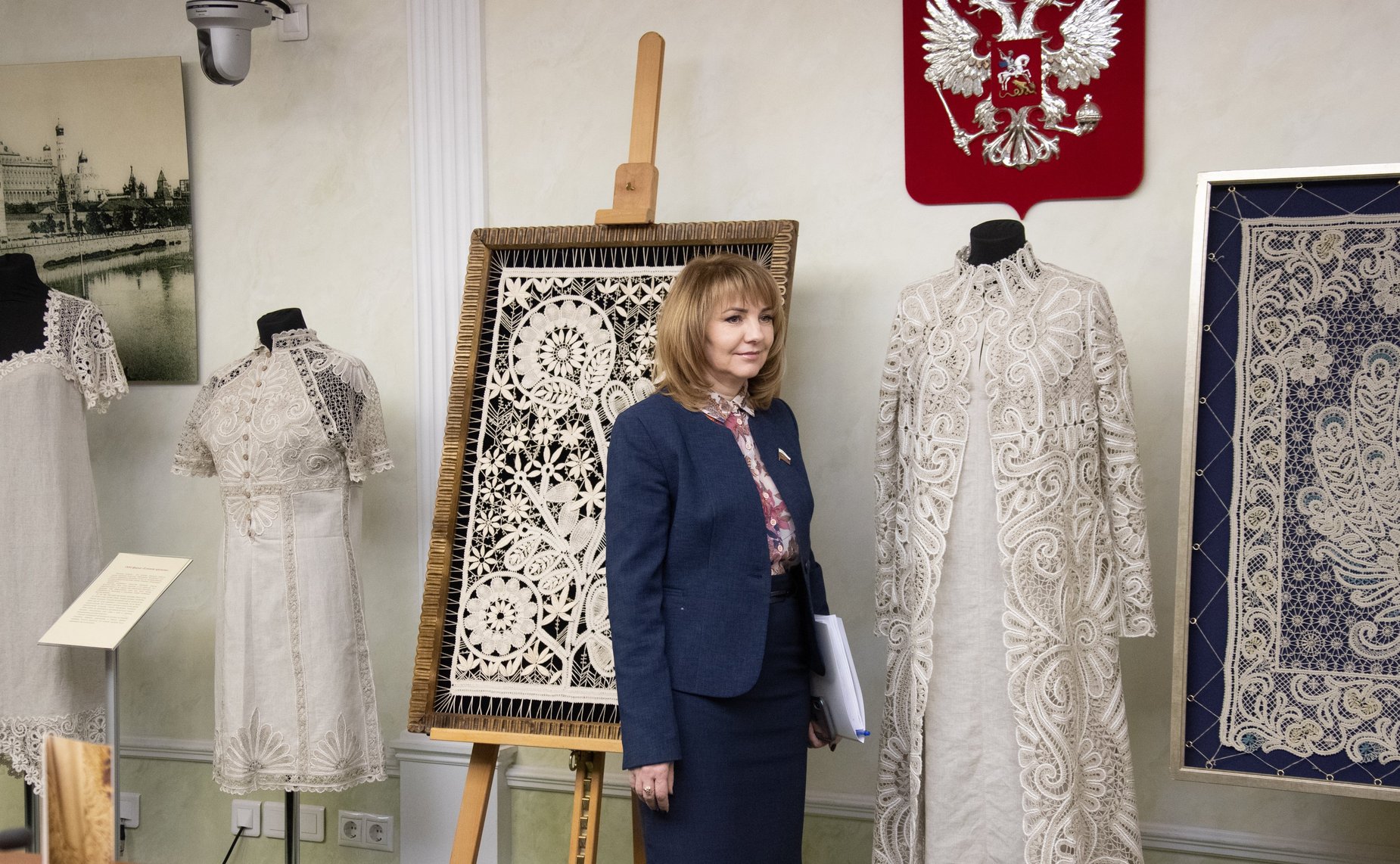 Осмотр выставки продукции предприятий сельхозпроизводителей