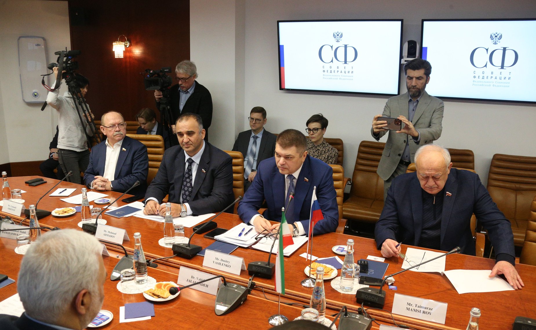 Встреча руководителя группы по сотрудничеству СФ с Собранием исламского совета Исламской Республики Иран, первого заместителя председателя Комитета СФ по науке, образованию и культуре Дмитрия Василенко с Председателем Комиссии по национальной безопасности
