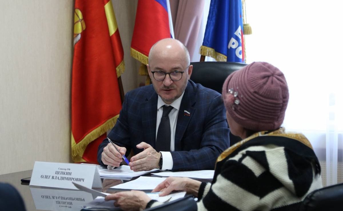 Олег Цепкин провел прием граждан в Челябинске