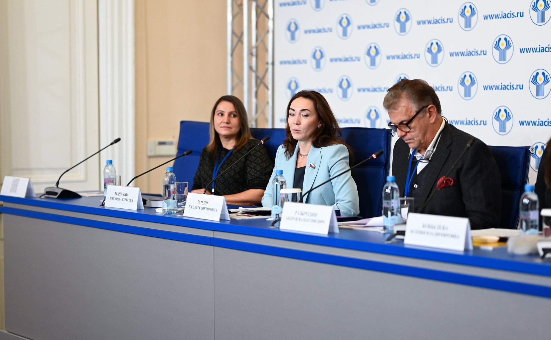 Круглый стол «Устойчивое развитие отрасли через переработку шерсти». III международный форум «Содружество моды»