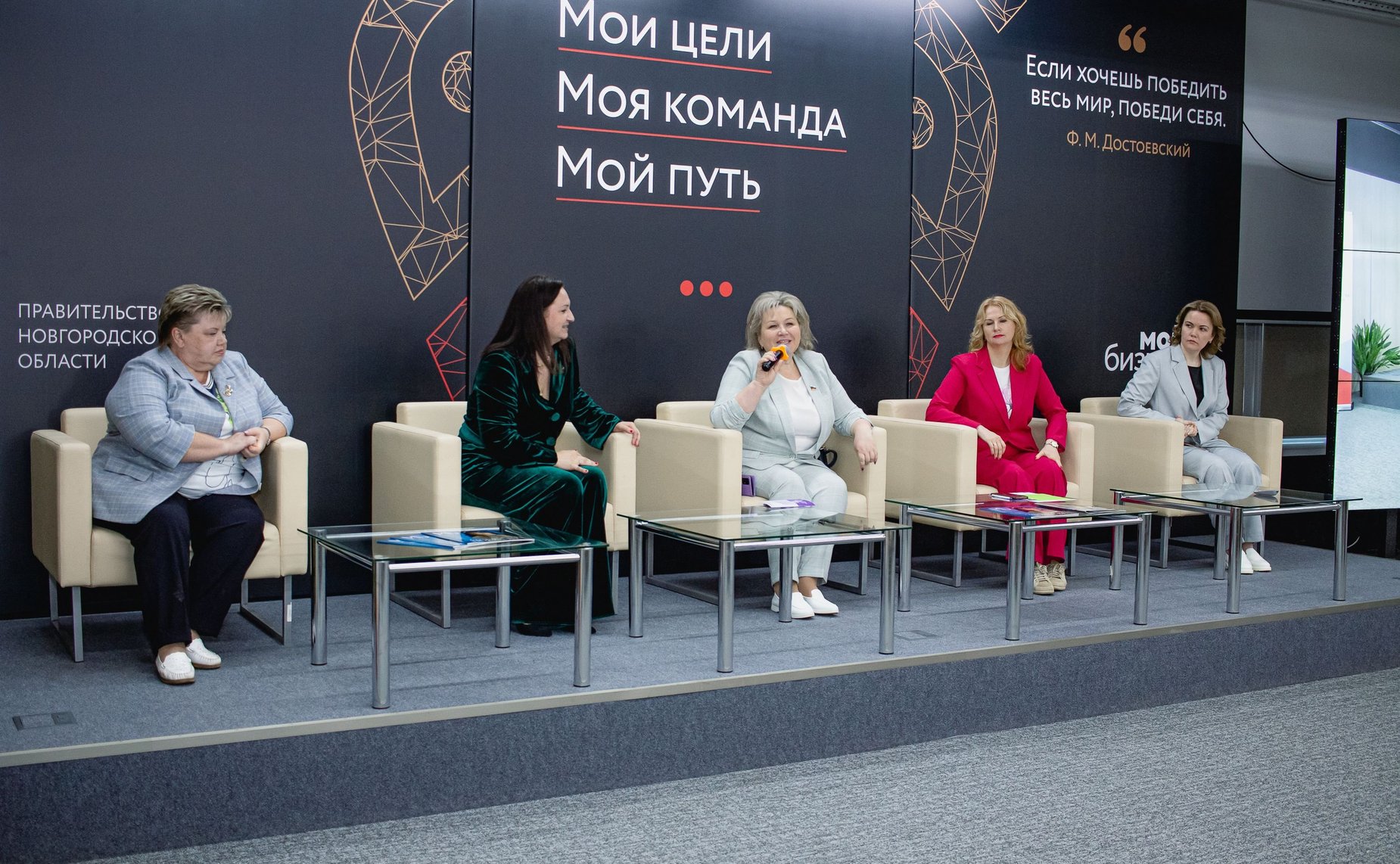 Елена Писарева в ходе поездки в регион приняла участие в экономическом форуме «Грани женского лидерства»