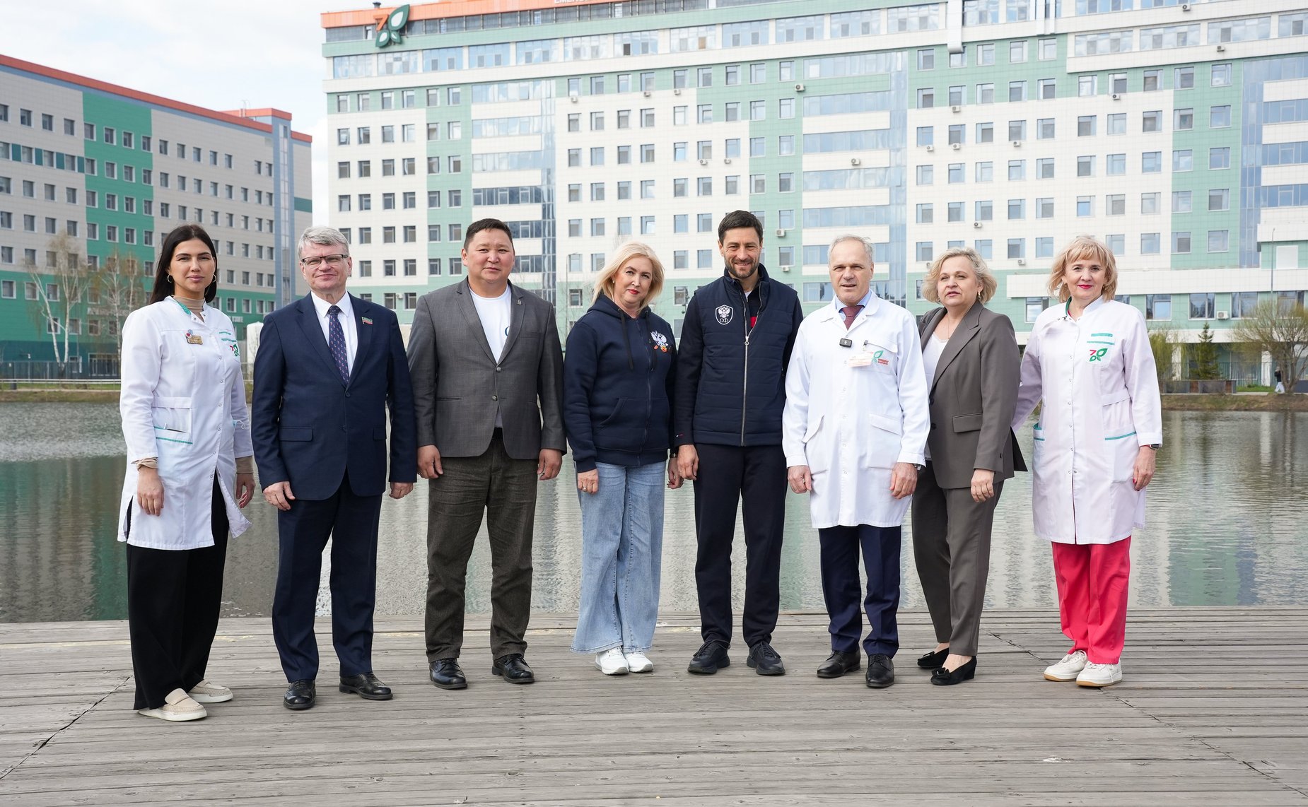 Сенаторы посетили госпиталь для ветеранов войн и Республиканский лечебно-реабилитационный центр на базе городской клинической больницы №7 им. М. Н. Садыкова