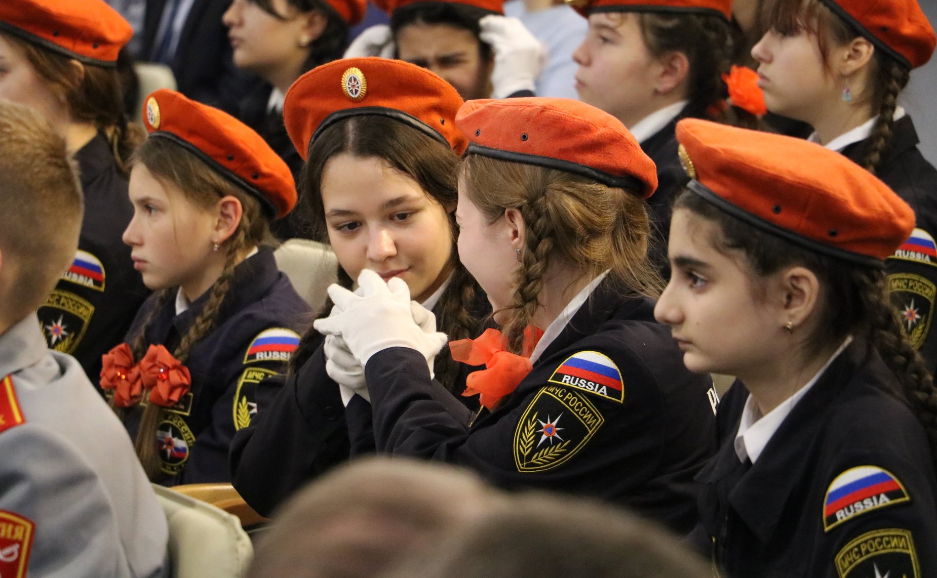 Валерий Радаев и Андрей Денисов в рамках Всероссийского гражданско-патриотического проекта «Дети-герои» наградили 8 юных саратовцев