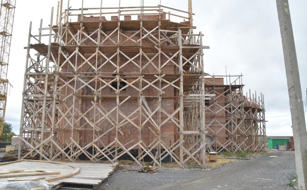 Сергей Лукин проинспектировал строительство храма в Воронеже