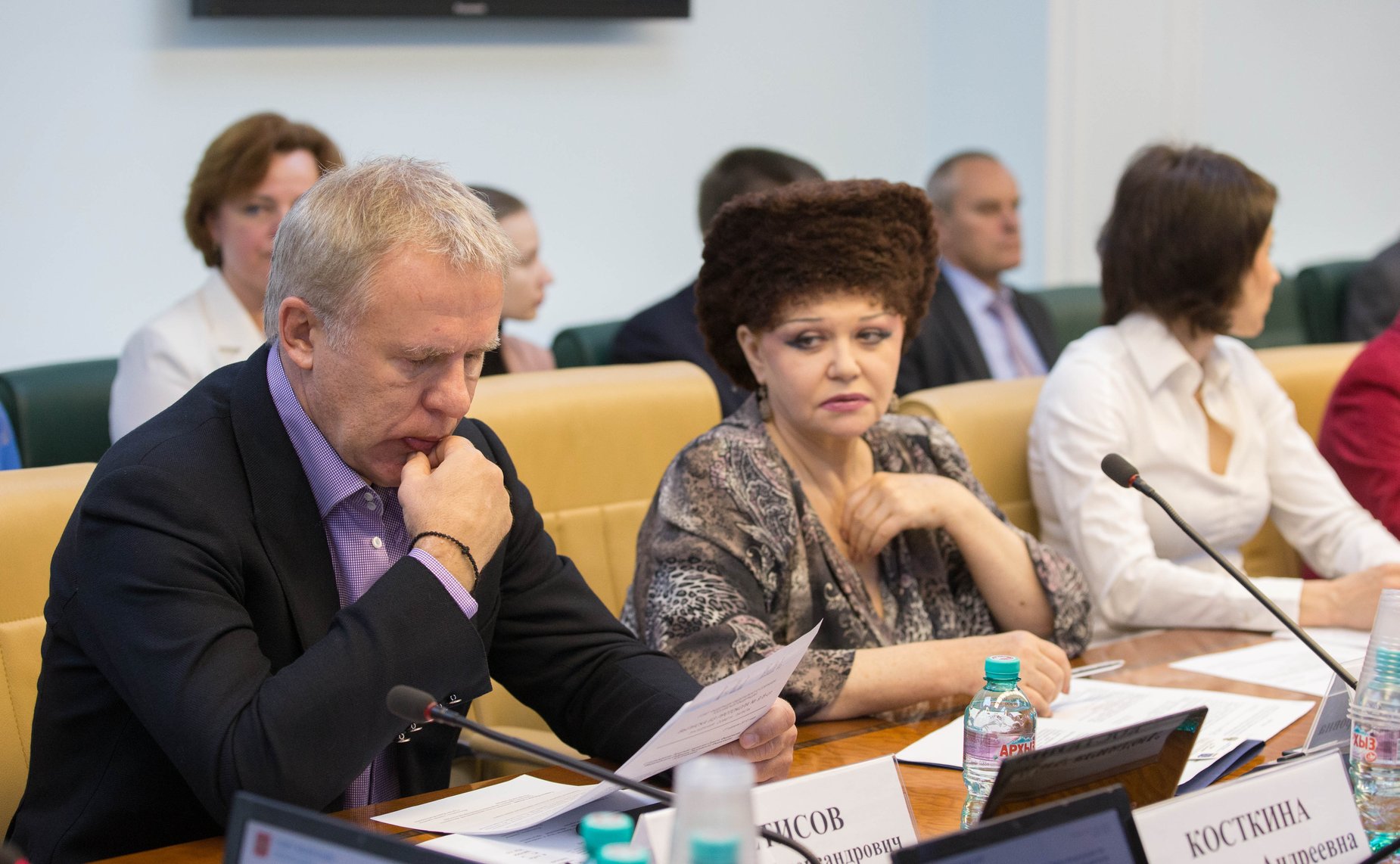 В. Фетисов и В. Петренко Расширенное заседание Комитета СФ по социальной политике с участием представителей органов государственной власти Ленинградской области