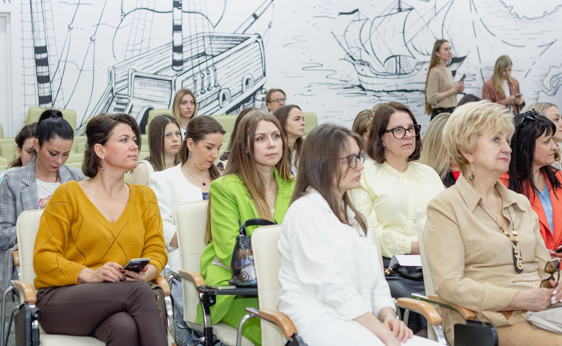 Елена Писарева в ходе поездки в регион приняла участие в экономическом форуме «Грани женского лидерства»