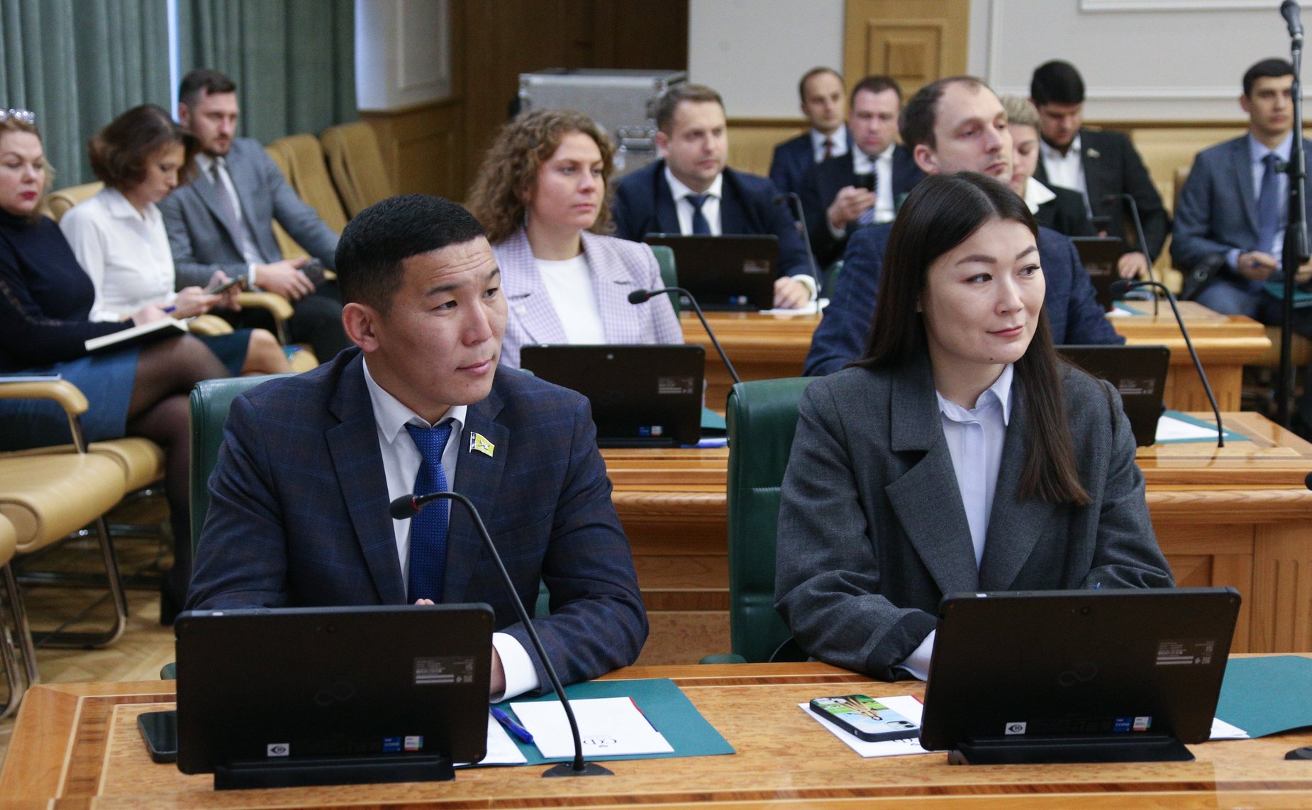 Первый заместитель председателя Комитета СФ по социальной политике Александр Варфоломеев провел встречу молодых парламентариев на тему «Время созидать. Молодежь как основа нового мира»