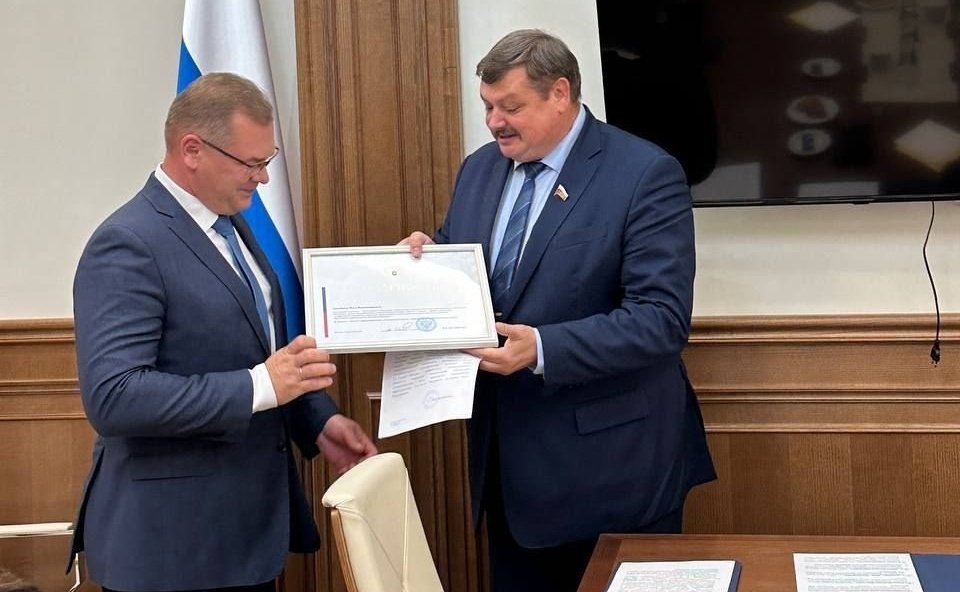 Сергей Колбин вручил награды Совета Федерации врачам института им. П.А. Герцена