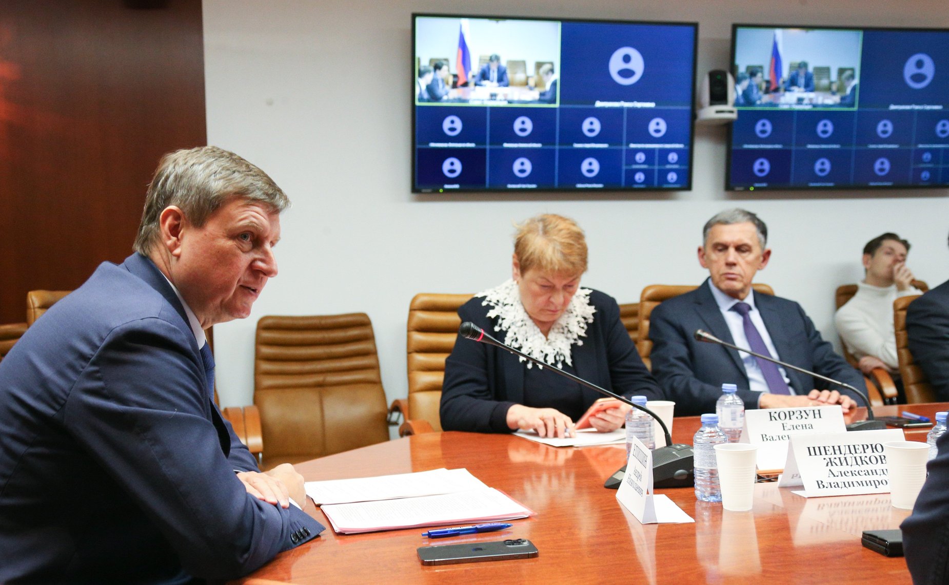 Круглый стол на тему «Независимые нефтяные компании: налоговое стимулирование разработки малых нефтяных месторождений»