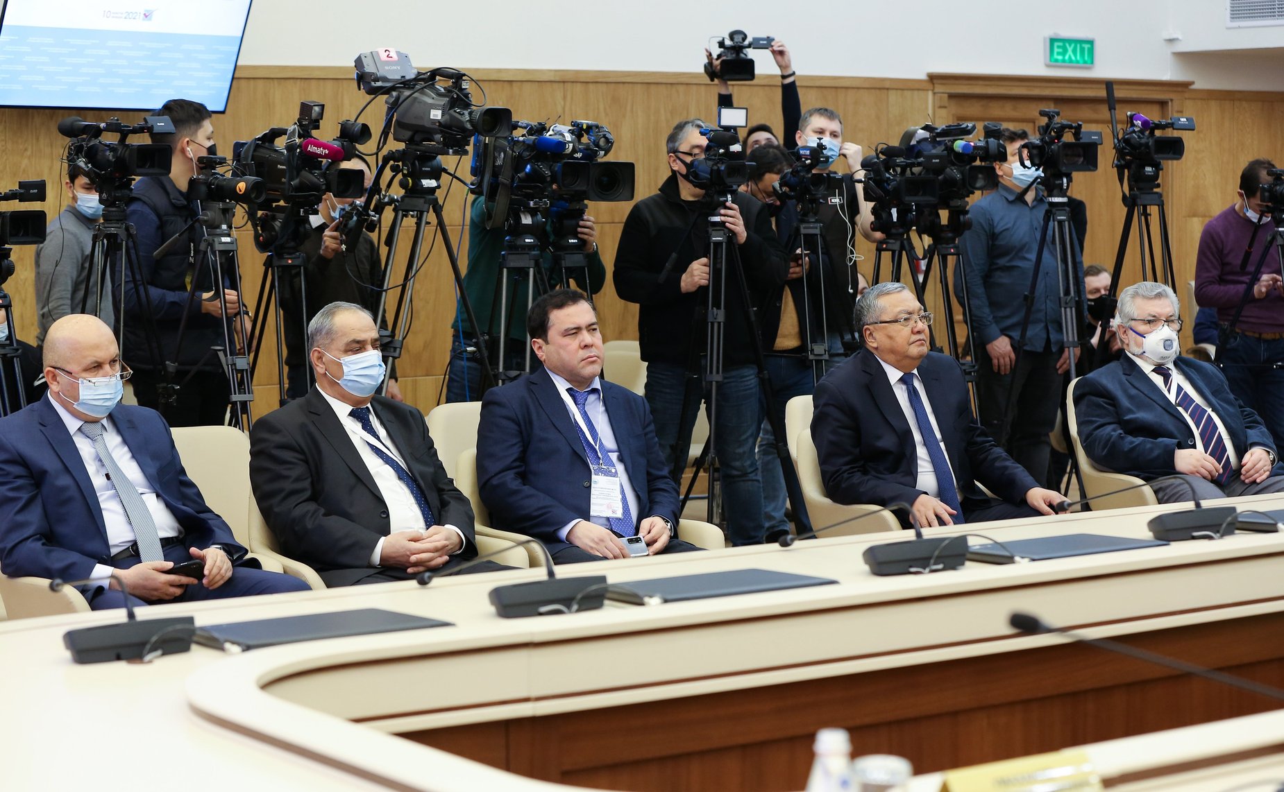 Подведение итогов участия делегации Совета Федерации во главе с председателем Комитета СФ по обороне и безопасности Виктором Бондаревым в наблюдении за проведением выборов депутатов Мажилиса Парламента Республики Казахстан