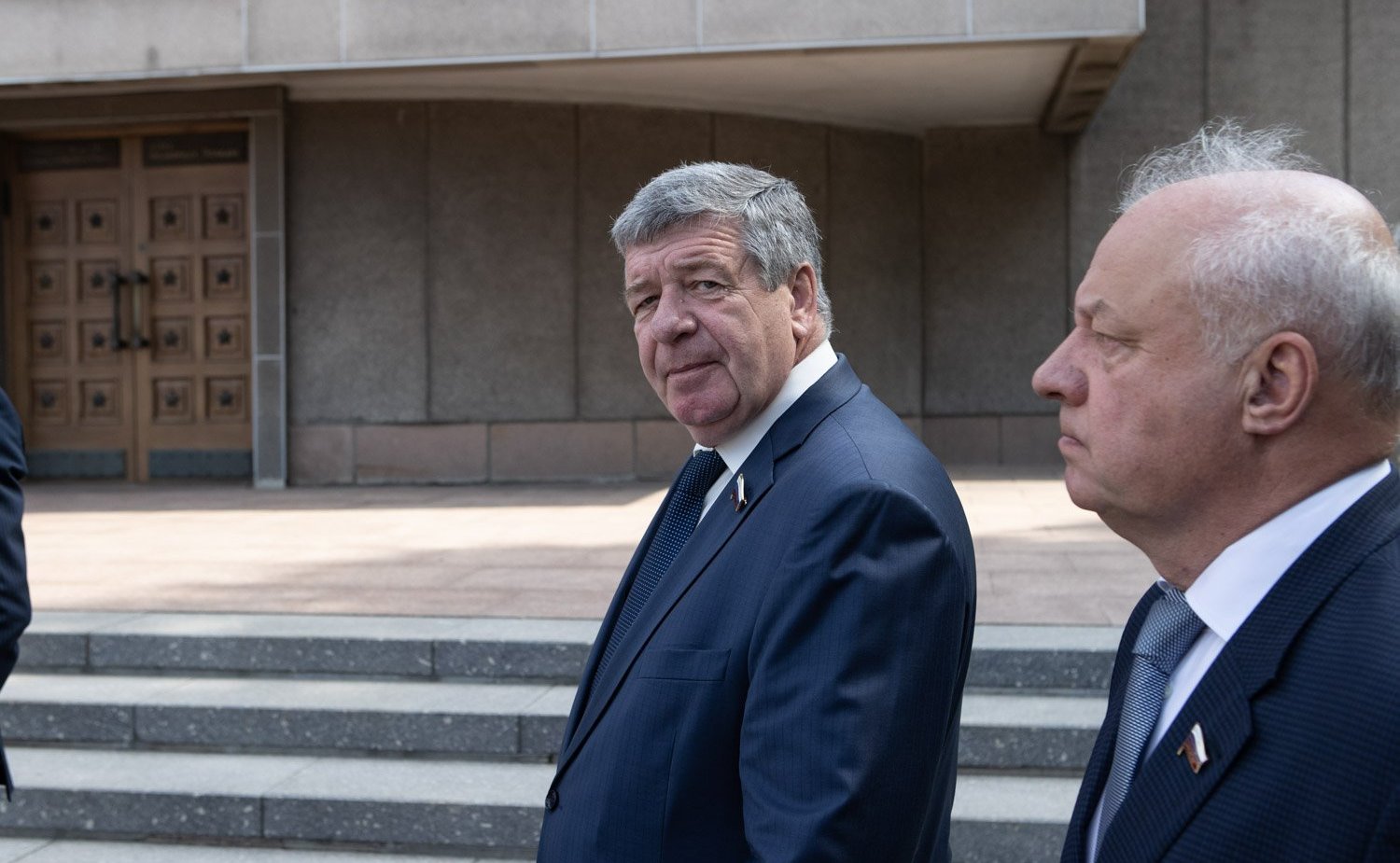 Члены парламентских делегаций России и Армении приняли участие в церемонии возложения цветов к Вечному огню на мемориале Победы