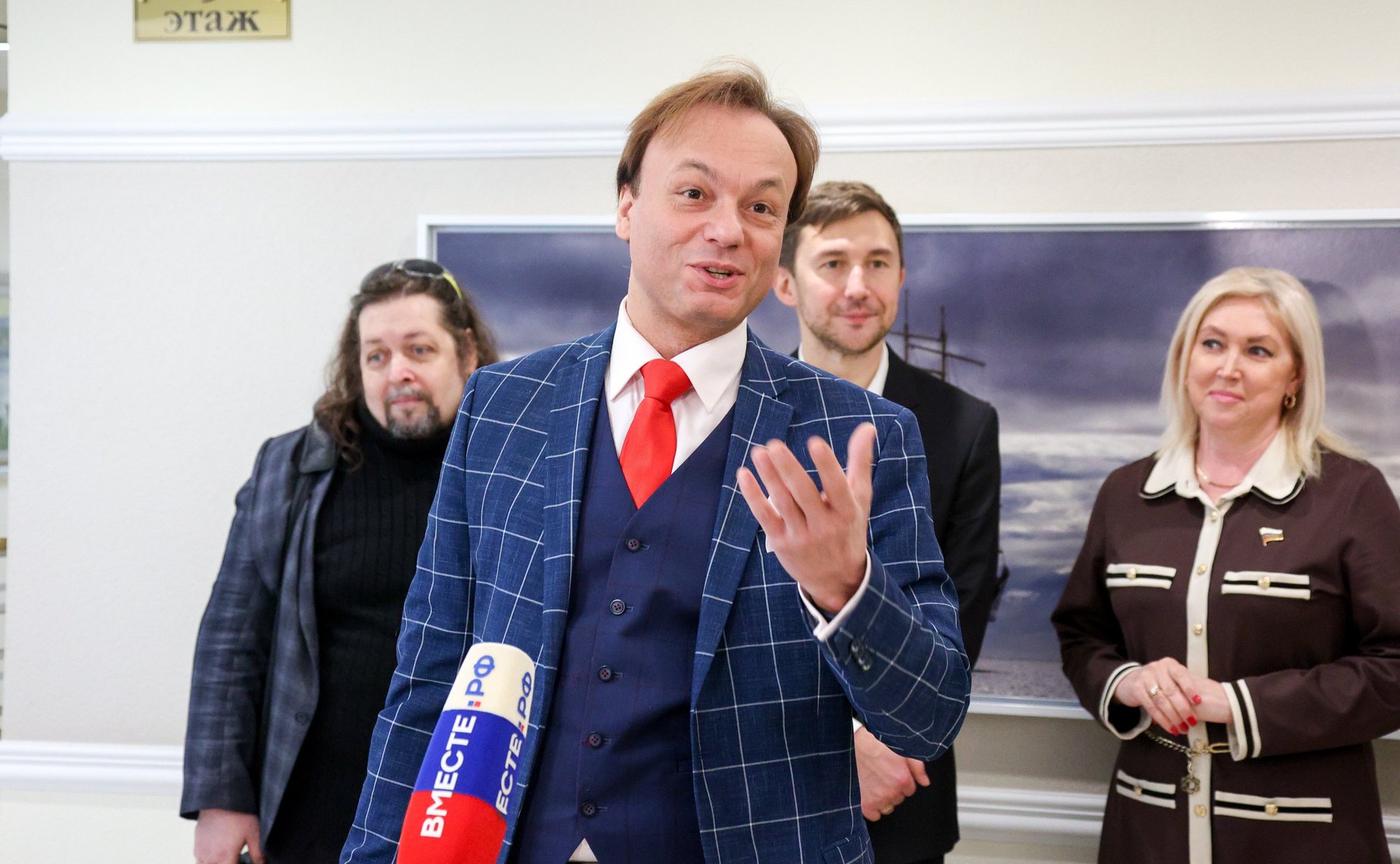 Церемония открытия выставки живописи А. Буртасенкова «Под Русским небом Крыма»