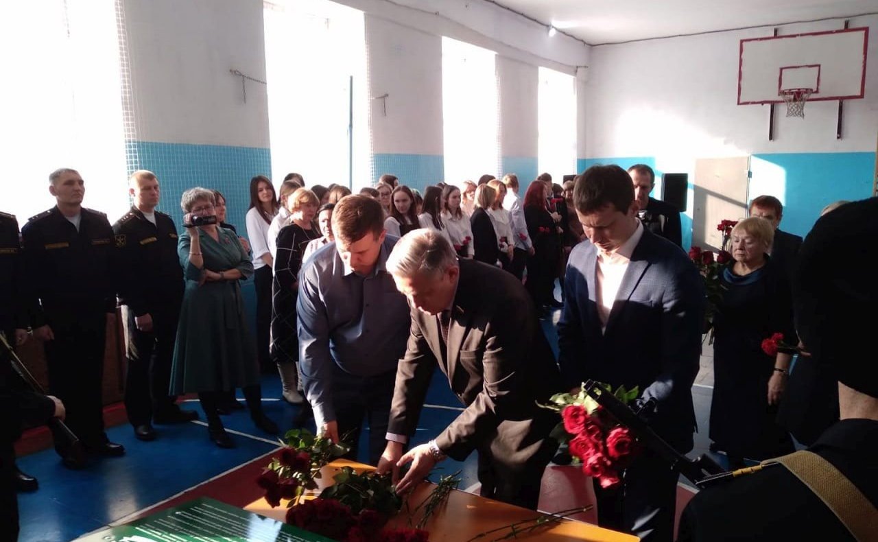 Юрий Валяев принял участие в открытии «Парты Героя» в Еврейской автономной области