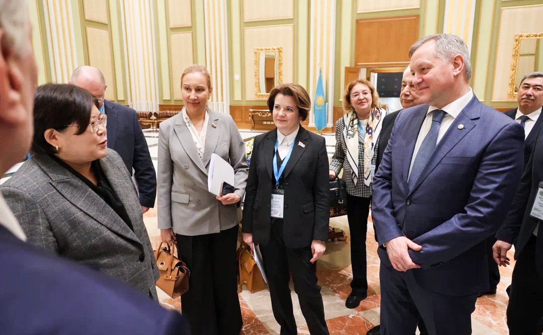 Делегация сенаторов по наблюдению за проведением референдума по принятию новой Конституции Казахстана приняла участие во встрече в Конституционном суде Республики Казахстан