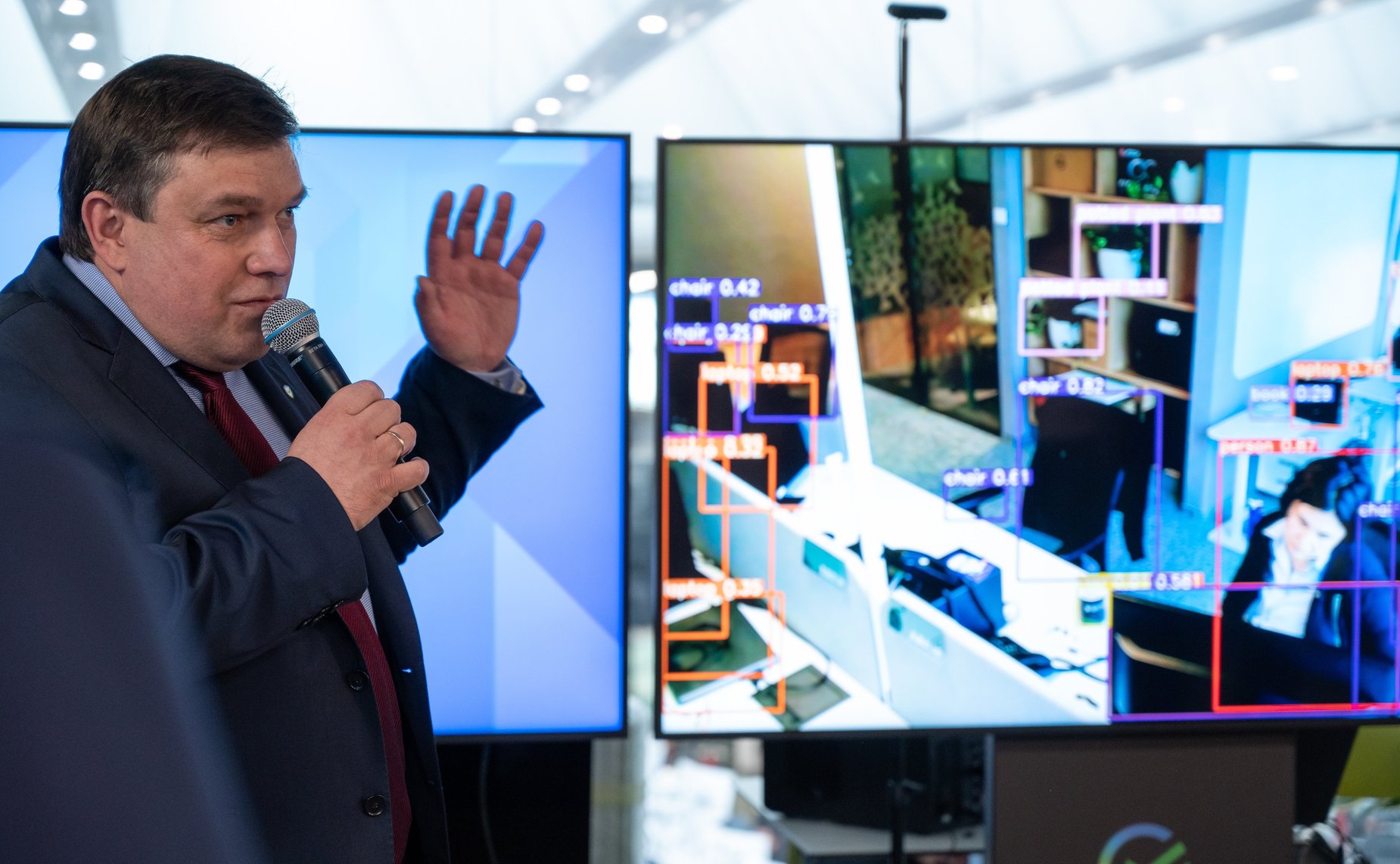 Сенаторы РФ посетили Центр киберзащиты Сбербанка