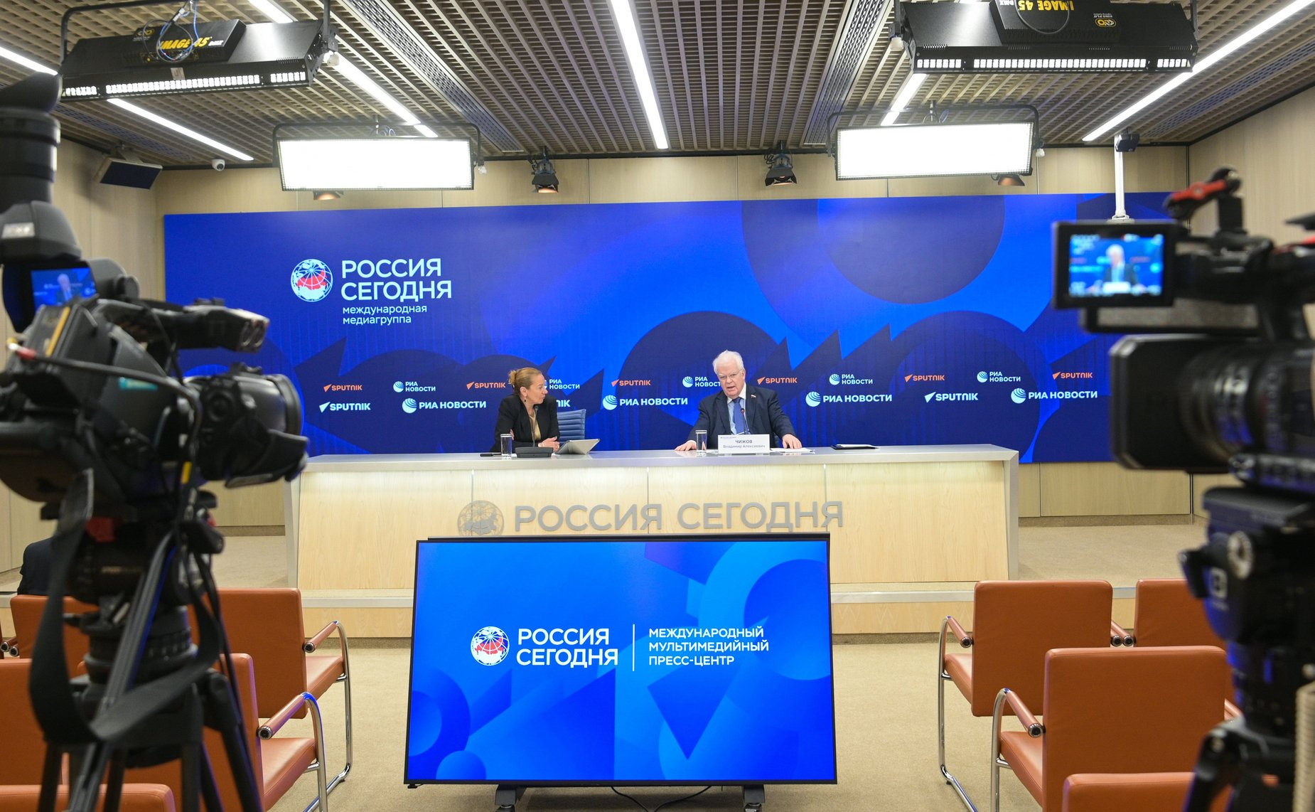 Пресс-конференция первого заместителя председателя Комитета Совета Федерации по обороне и безопасности Владимира Чижова об итогах саммита Европейского Союза и актуальной ситуации в странах Евросоюза и НАТО на фоне происходящих в мире событий