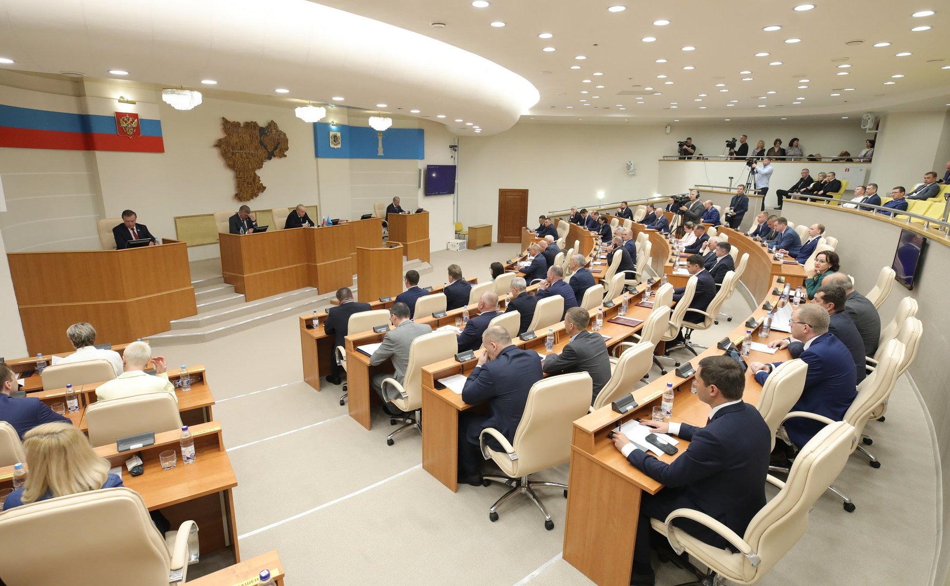 Сергей Рябухин в ходе рабочей поездки в регион принял участие в заслушивании отчета губернатора Алексея Русских в Законодательном Собрании о результатах деятельности правительства области за 2024 год