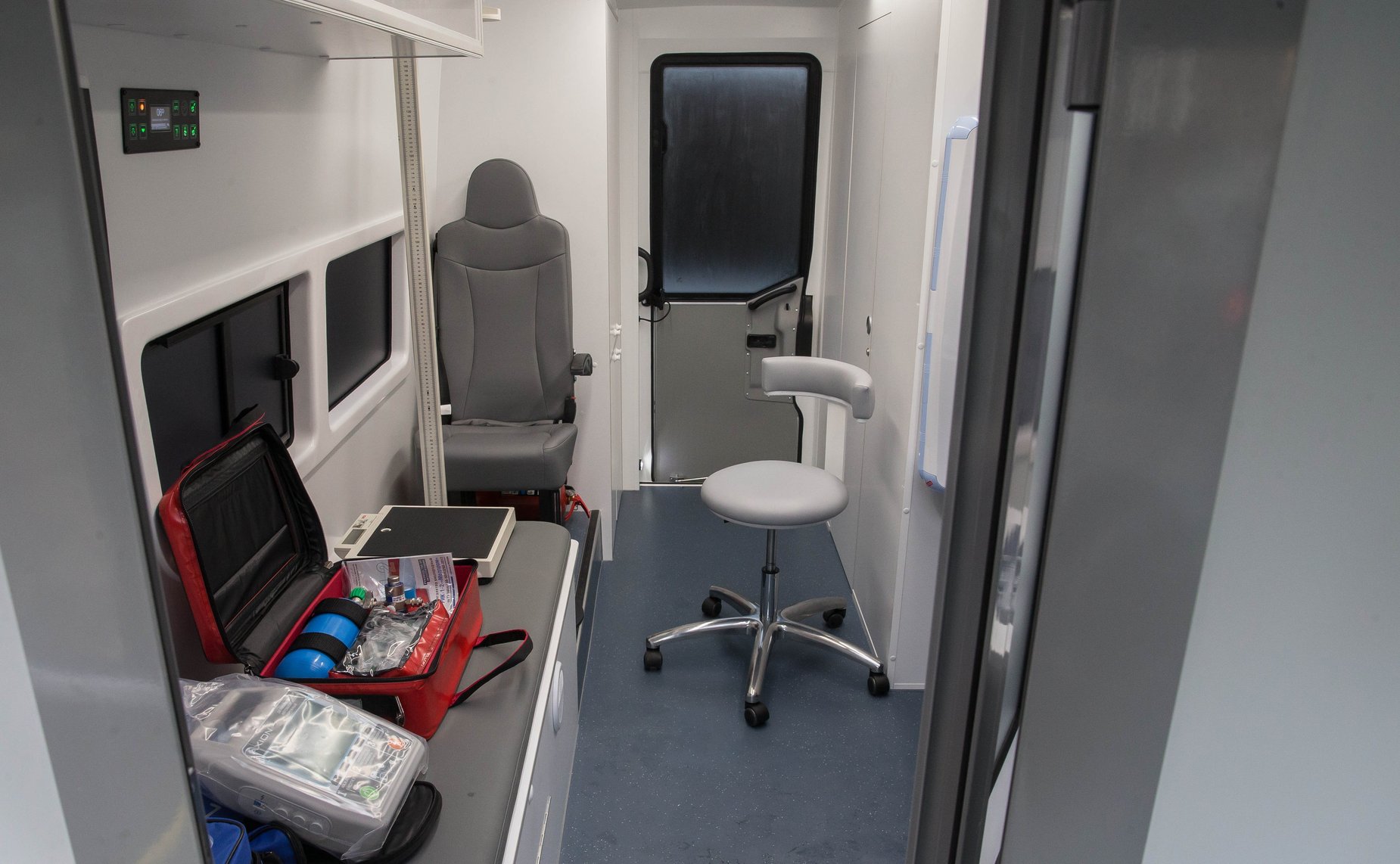 Презентация мобильных медицинских и торгово-бытовых комплексов для использования в сельской местности