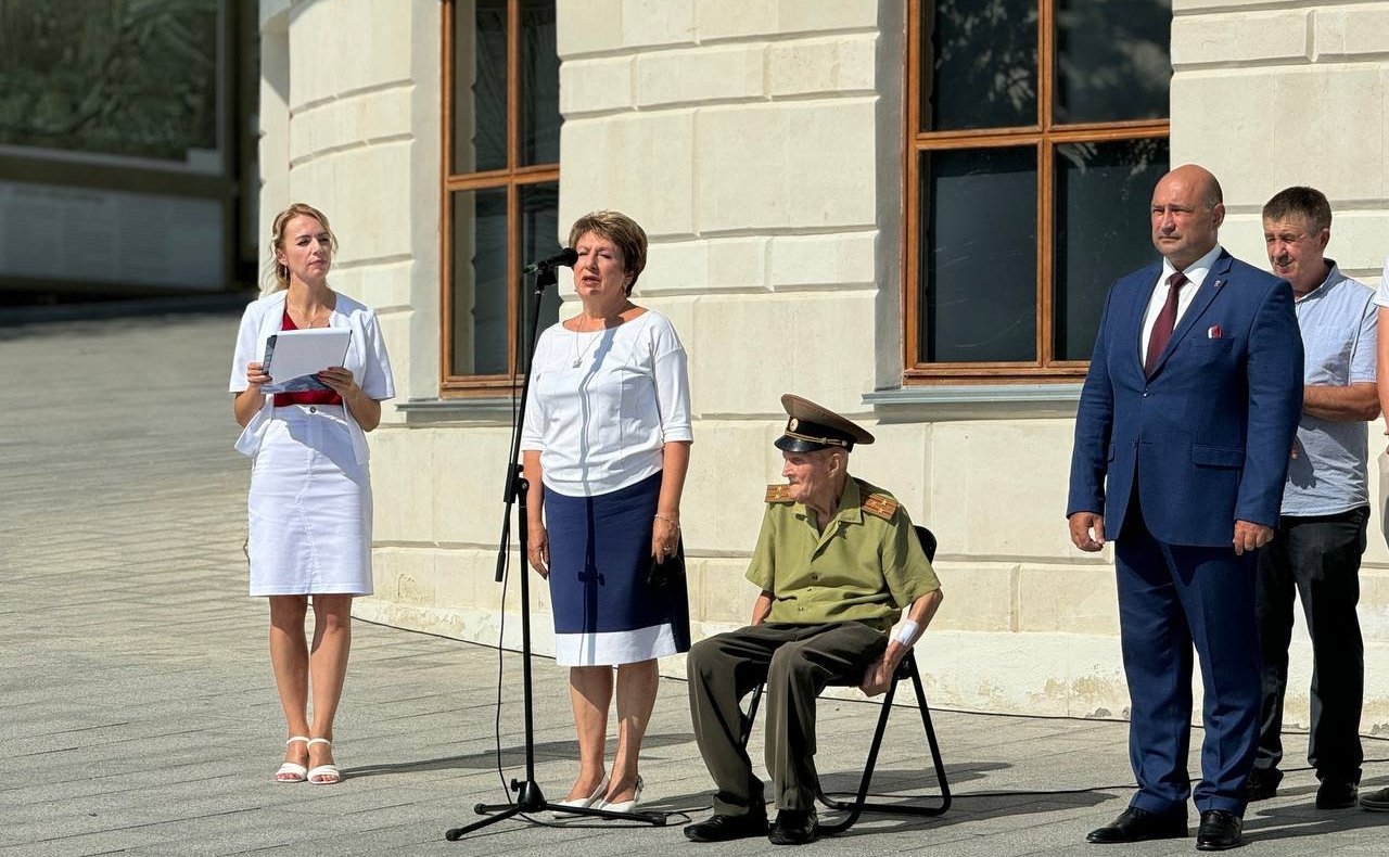 Екатерина Алтабаева приняла участие в праздничном мероприятии, посвящённом Дню государственного флага