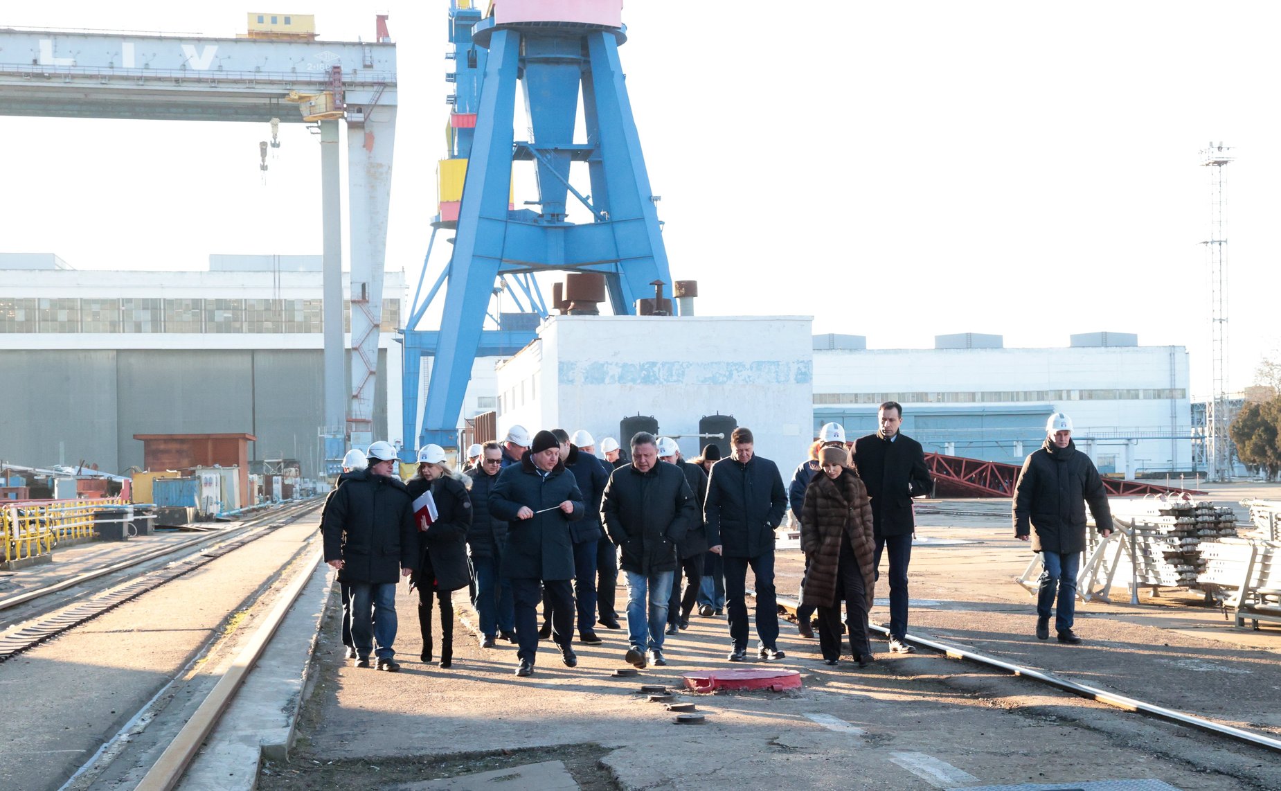 Сенаторы посетили судостроительный завод имени Бутомы в Республике Крым