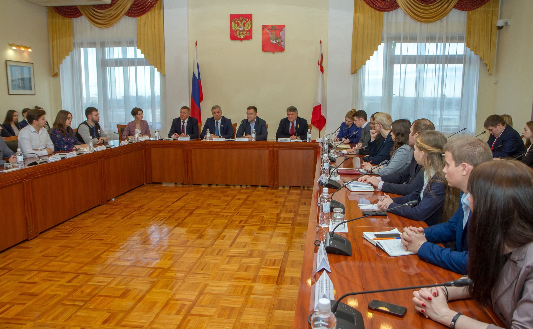 Заседание Дискуссионного клуба при Молодежном парламенте Вологодской области