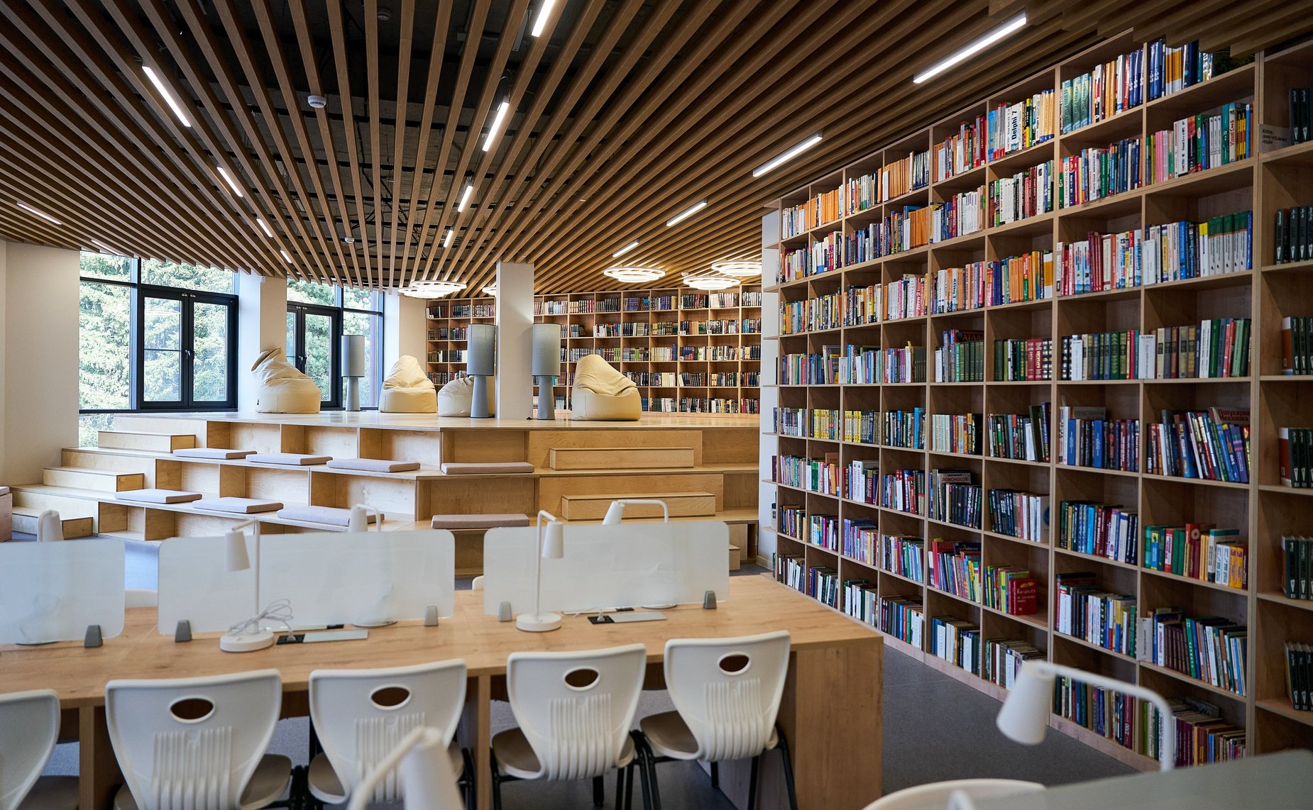 Первый заместитель Председателя СФ Владимир Якушев посетил новый корпус Югорского физико-математического IT-лицея в столице ХМАО Югре