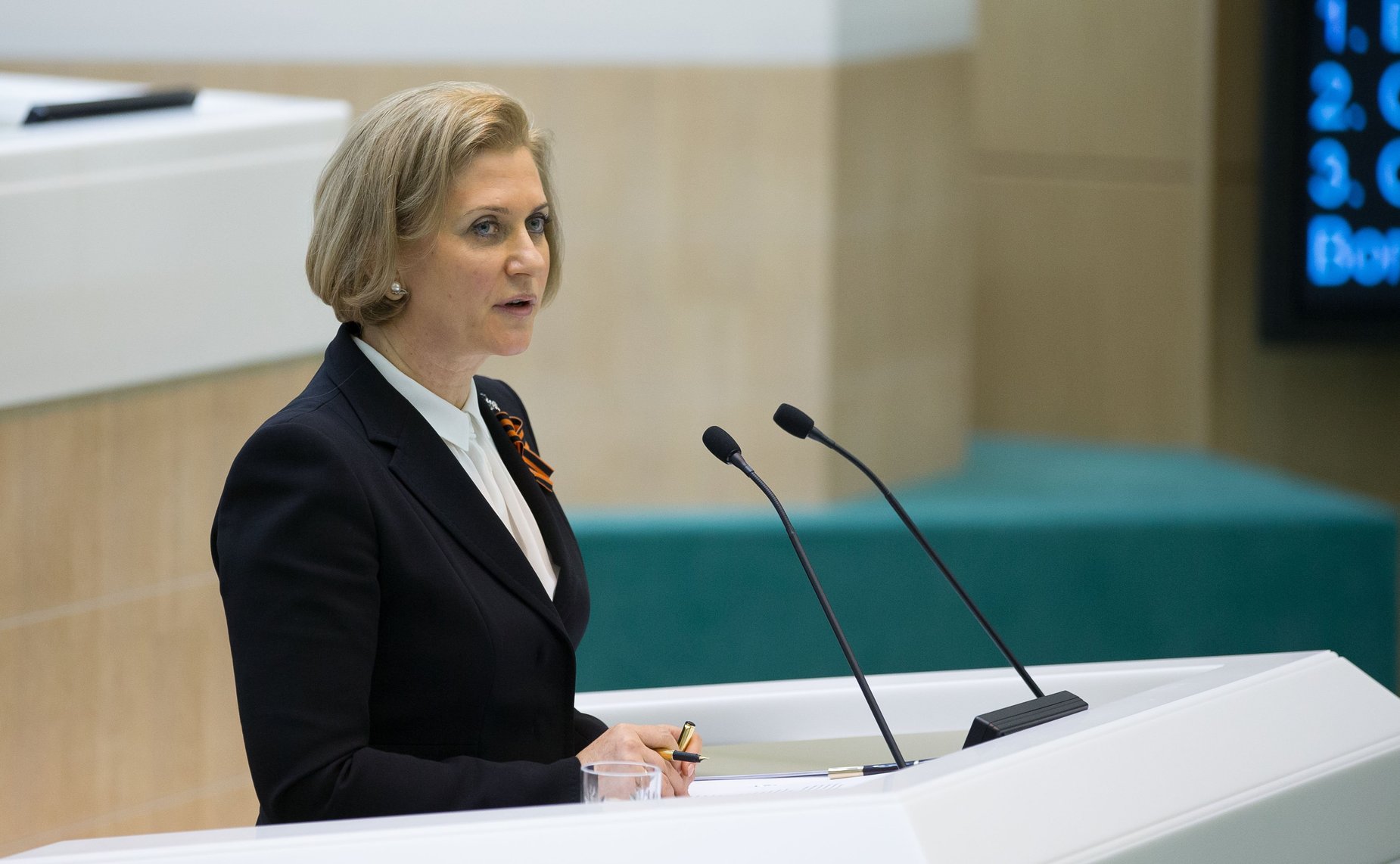 Анна Попова