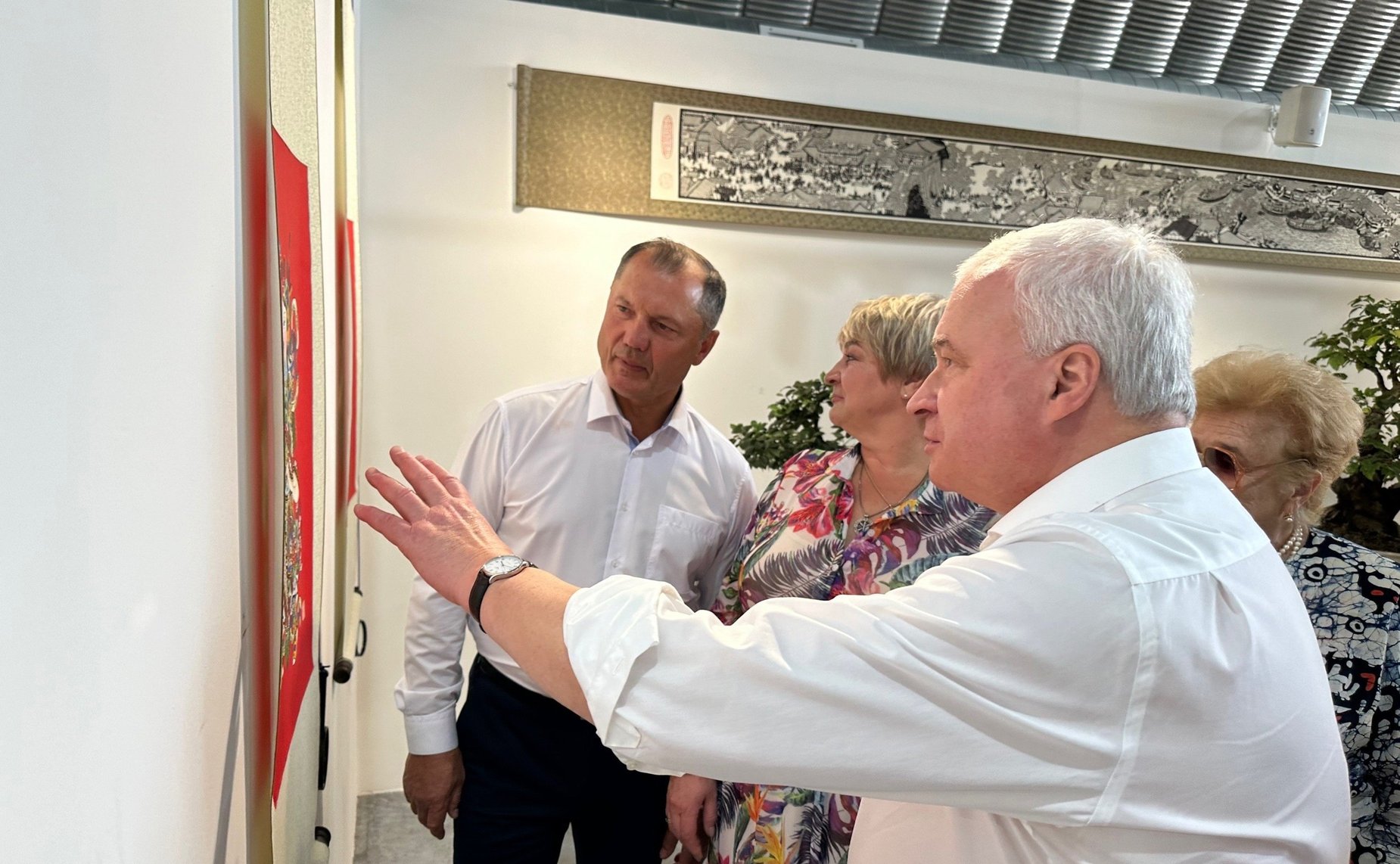 Игорь Мурог и Андрей Денисов торжественно открыли выставку «Китайская культура и искусство» в Музейном центре Рязанского историко-архитектурного музея-заповедника и в Музее каллиграфии культурно-просветительского агрокластера «Наше Орехово»