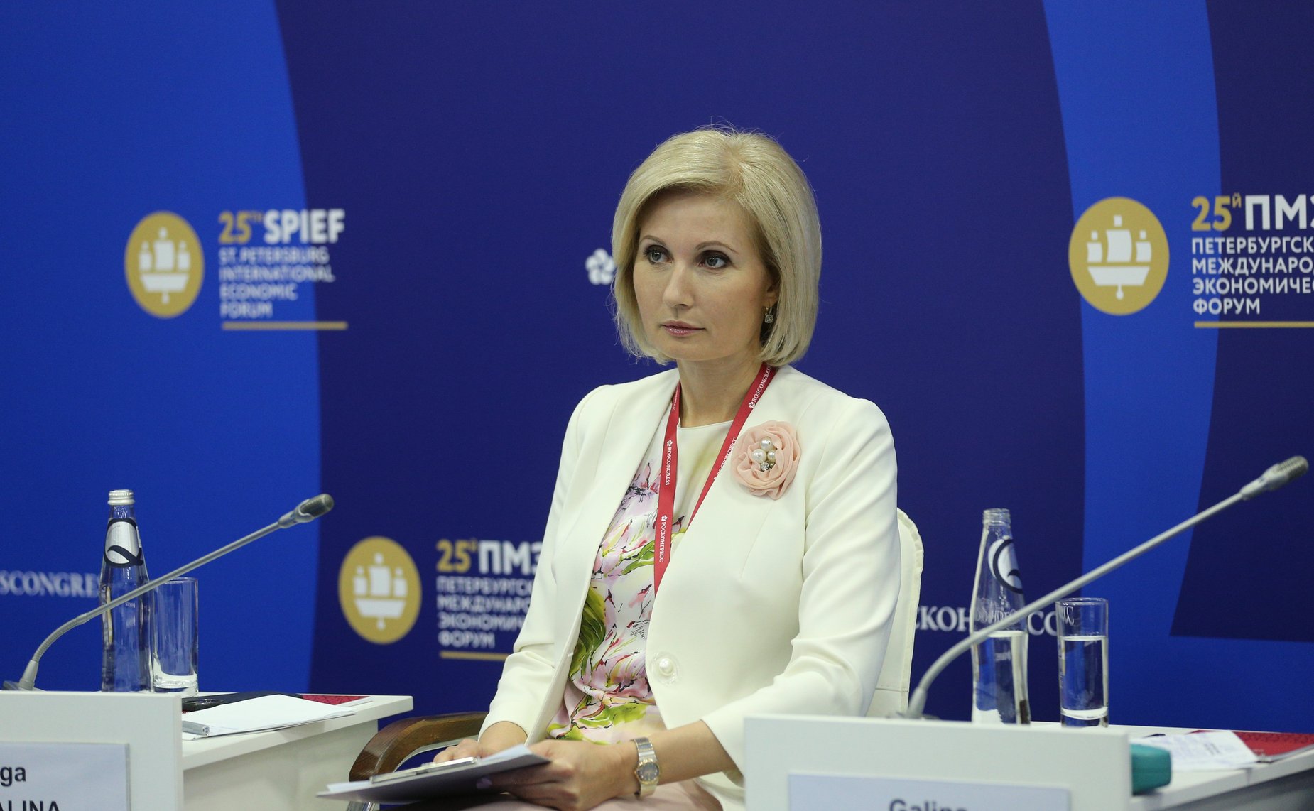 «Круглый стол»: Продвигая социально ориентированное устойчивое будущее. Инвестиции в развитие – инвестиции в человека. Мероприятие состоялось в рамках юбилейного XXV ПМЭФ-2022