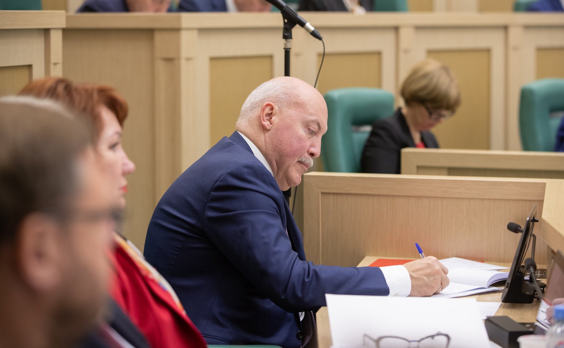 Дмитрий Азаров