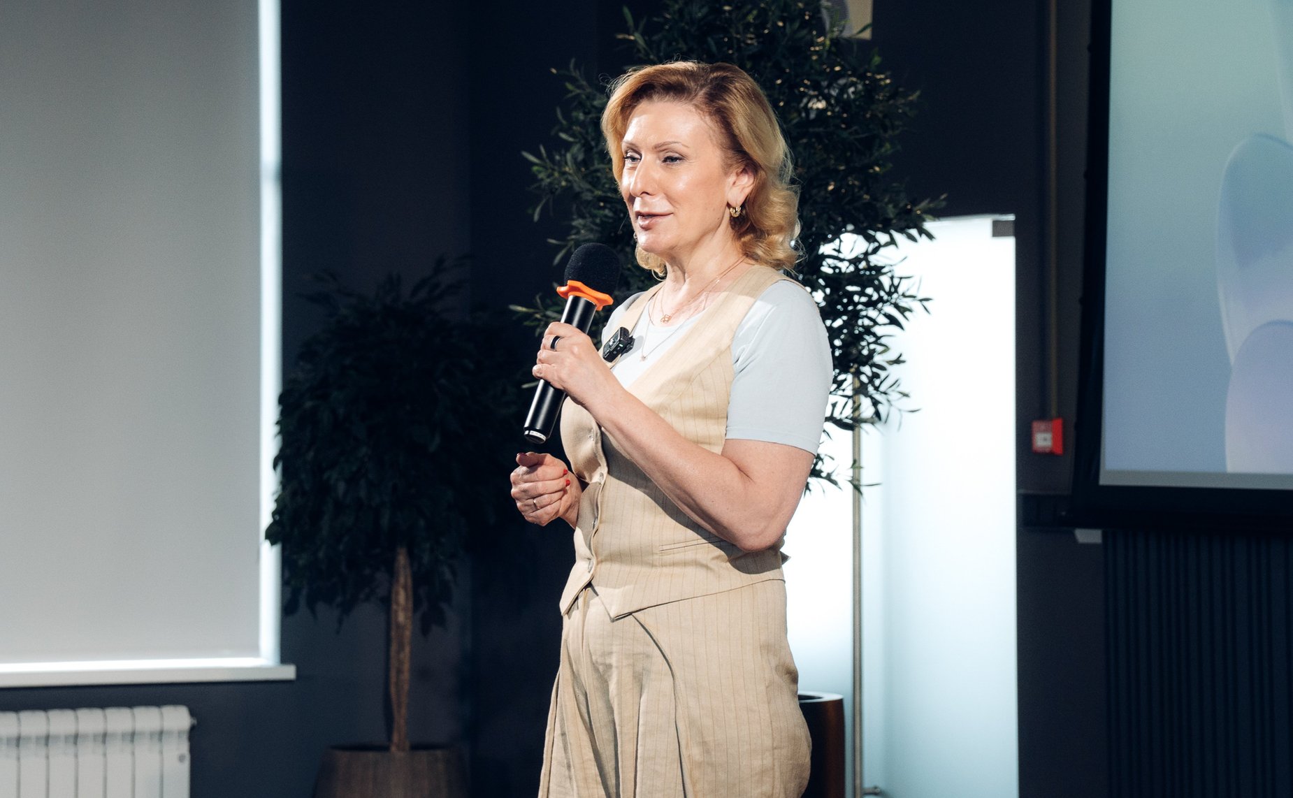 Сенаторы посетили компанию, производящую медоборудование для нейрофизиологии, функциональной диагностики и реабилитации