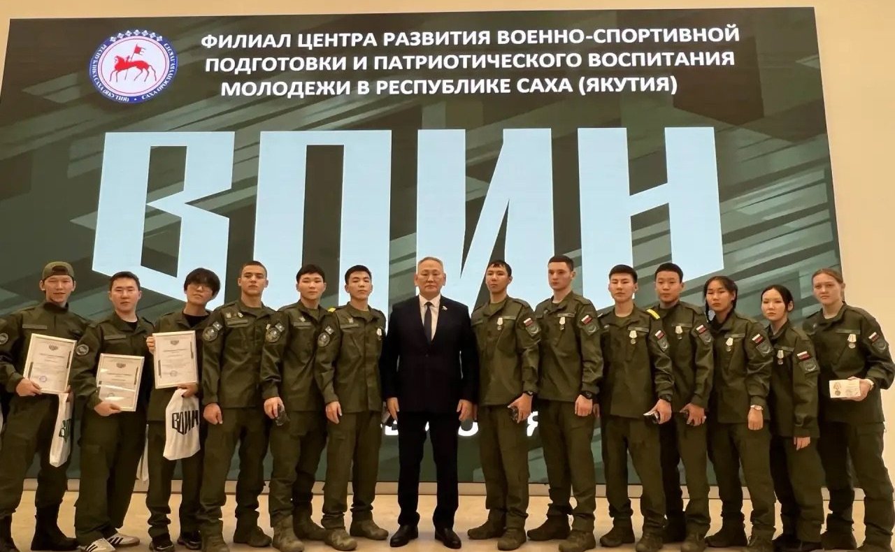 Сахамин Афанасьев в рамках региональной недели посетил итоговое заседание якутского филиала Военно-патриотического центра «Воин»