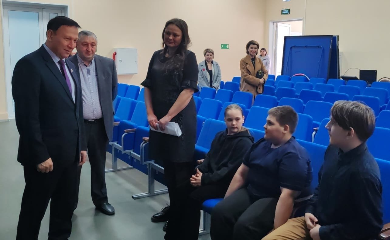 Александр Ролик посетил Семейный многофункциональный центр и ряд муниципальных социальных объектов