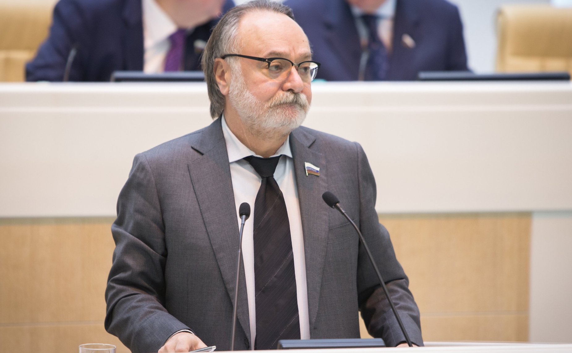 В. Тотоонов