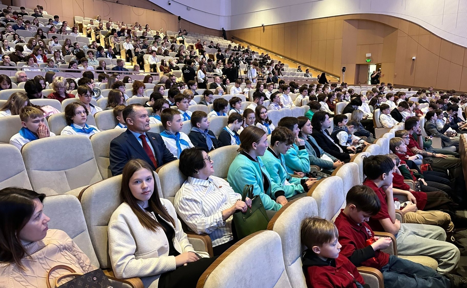 Сенаторы Игорь Мурог, Альбина Кириллова и Людмила Талабаева приняли участие в работе учредительной конференции Молодежного образовательного альянса стран БРИКС в области искусственного интеллекта