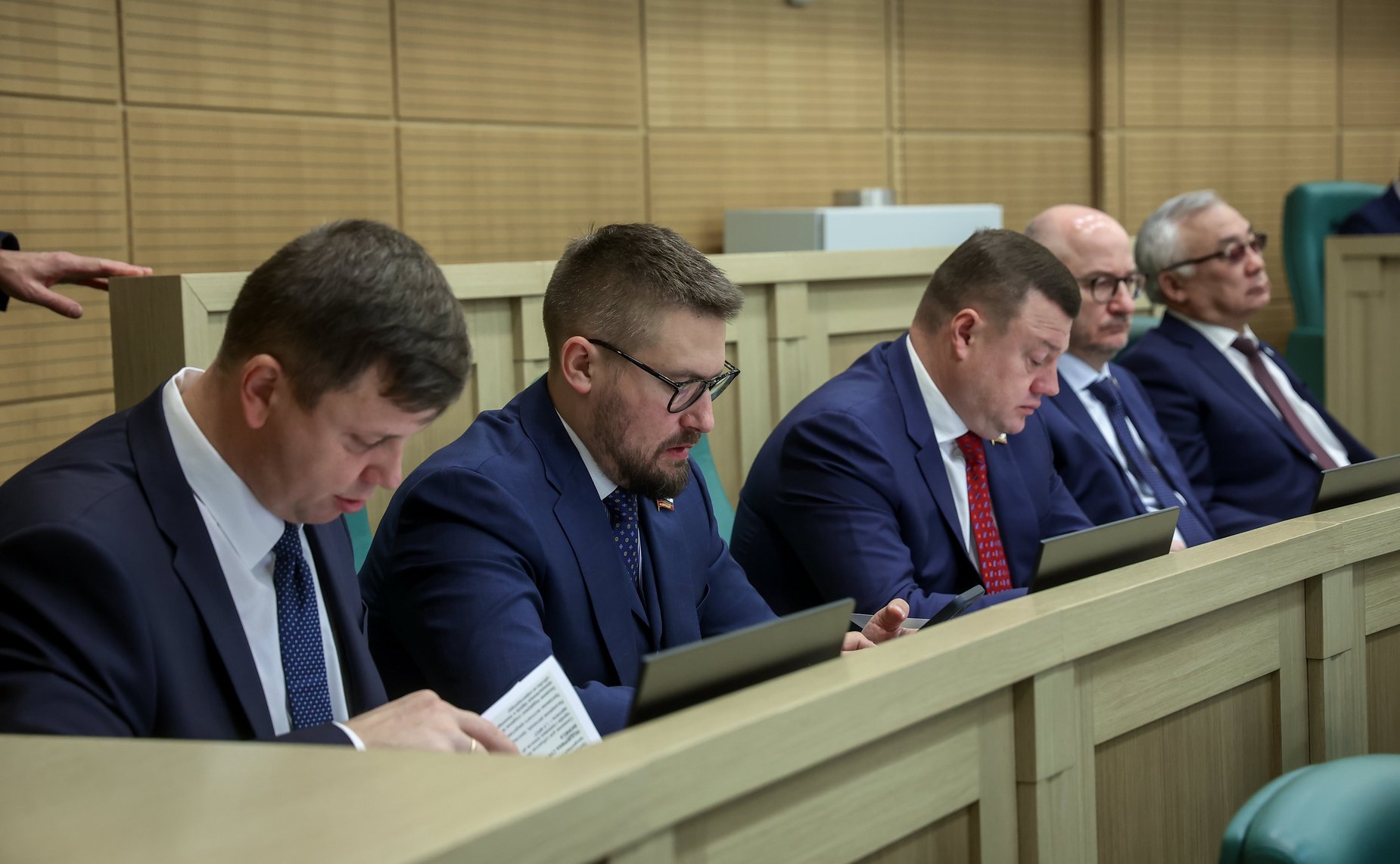 Парламентские слушания на тему «О параметрах проекта федерального бюджета на 2025 год и на плановый период 2026 и 2027 годов»