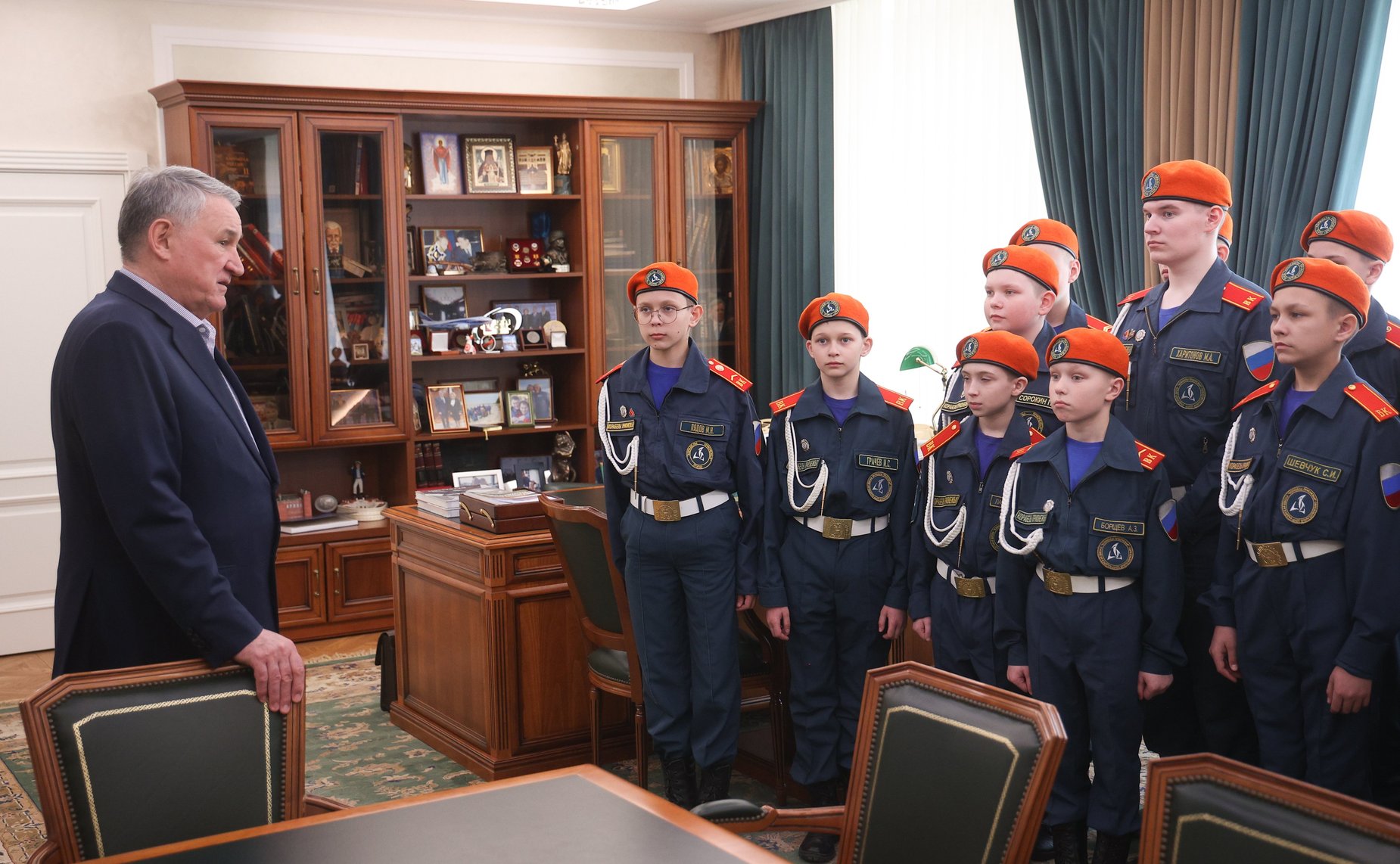 Встреча заместителя Председателя Совета Федерации Юрия Воробьева с кадетами Образовательного центра-кадетской школы «Корабелы Прионежья»