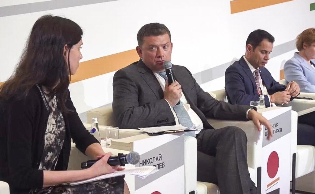 Заместитель Председателя Совета Федерации Николай Журавлев принял участие в работе проходящего в Санкт-Петербурге Финансового конгресса Банка России