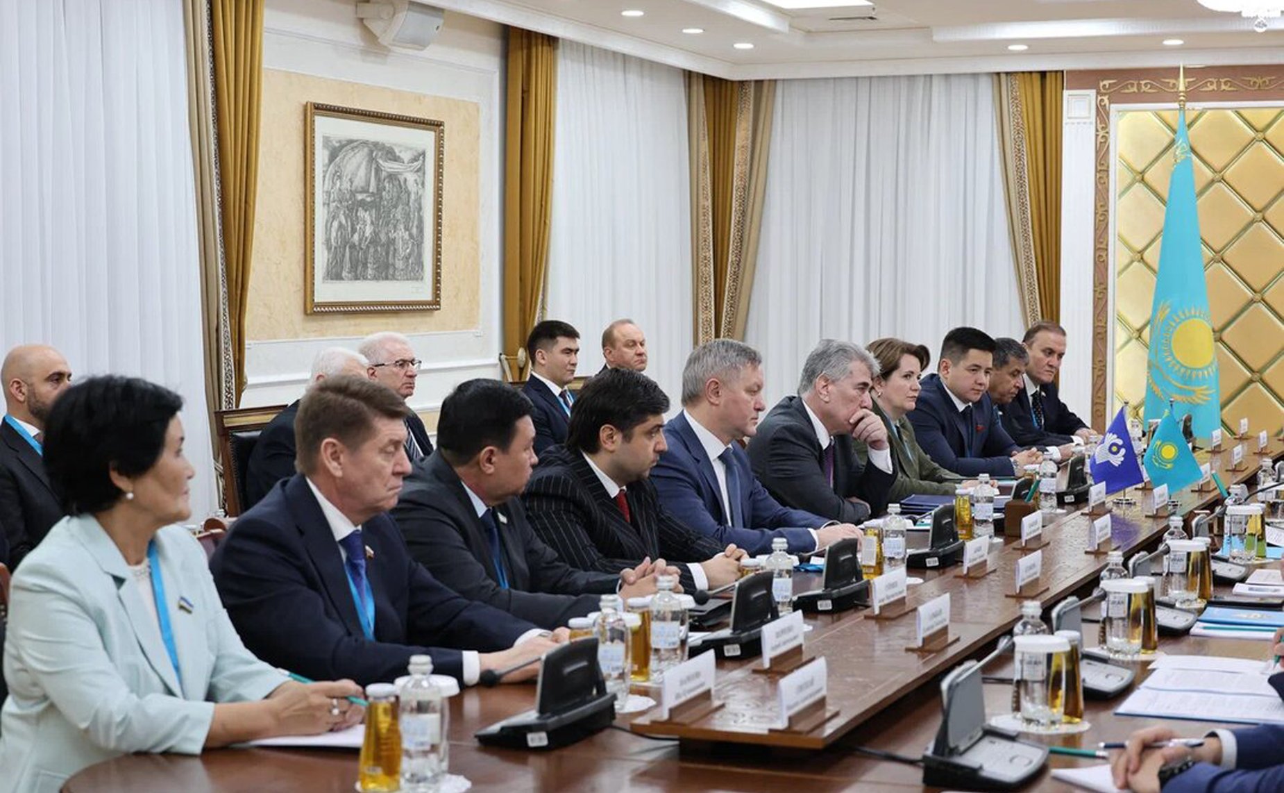 Делегация сенаторов приняла участие в наблюдении за проведением референдума по принятию новой Конституции Казахстана