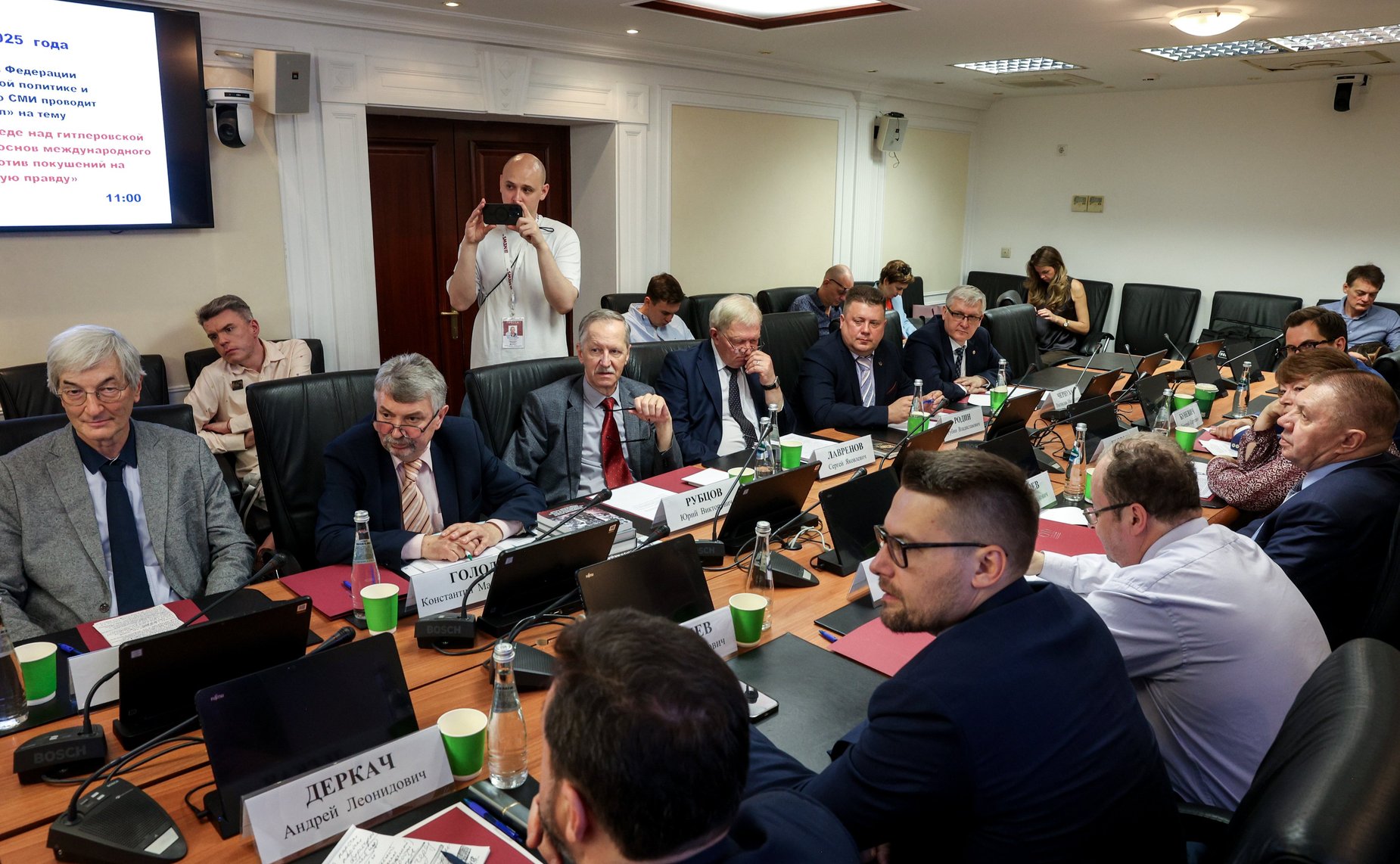 Круглый стол на тему «Решающая роль в Победе над гитлеровской Германией как одна из основ международного статуса России. Против покушений на историческую правду»